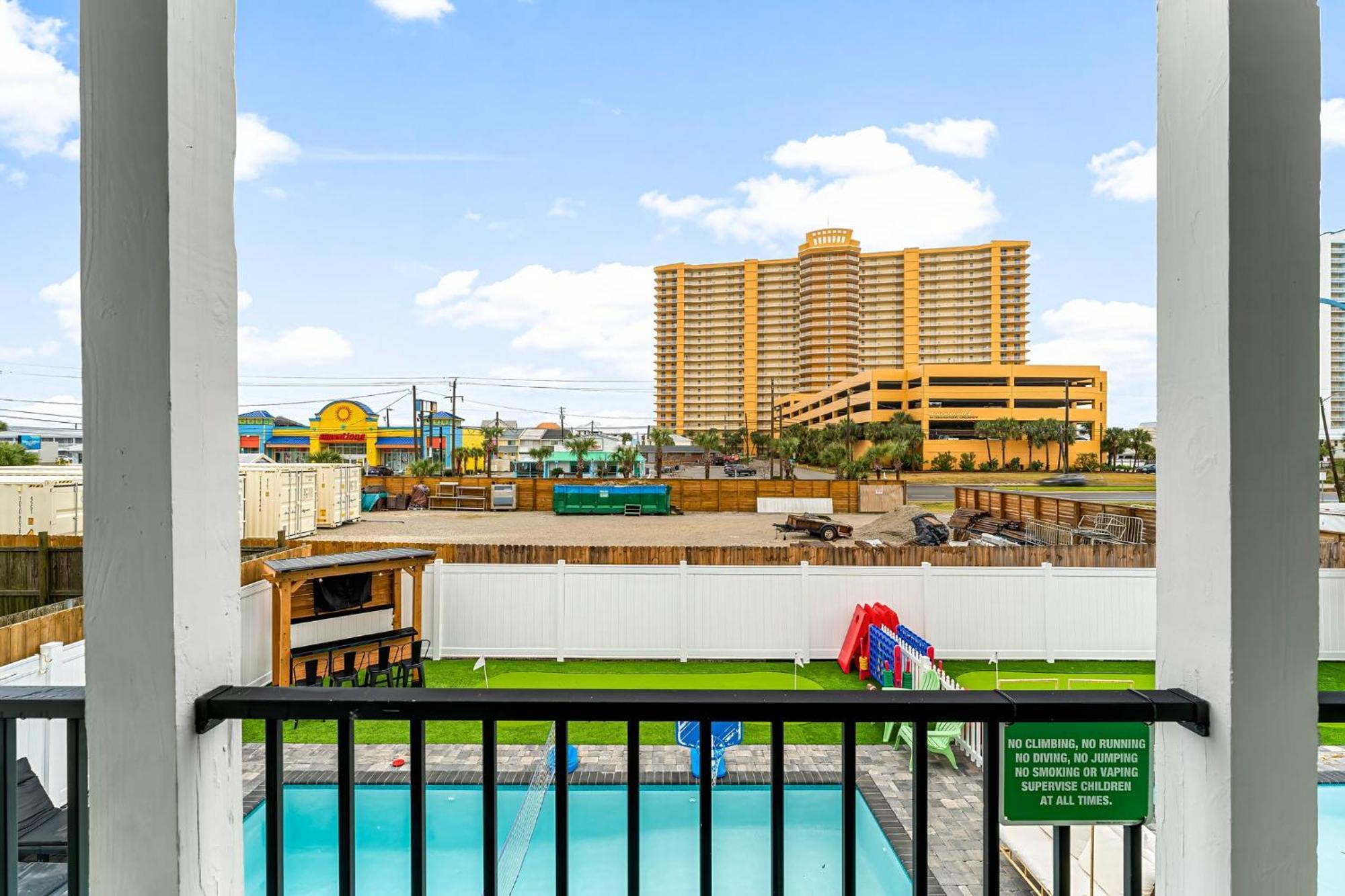 Apartment Lime And Dandy Pool Golf Grill Bar Games Near *