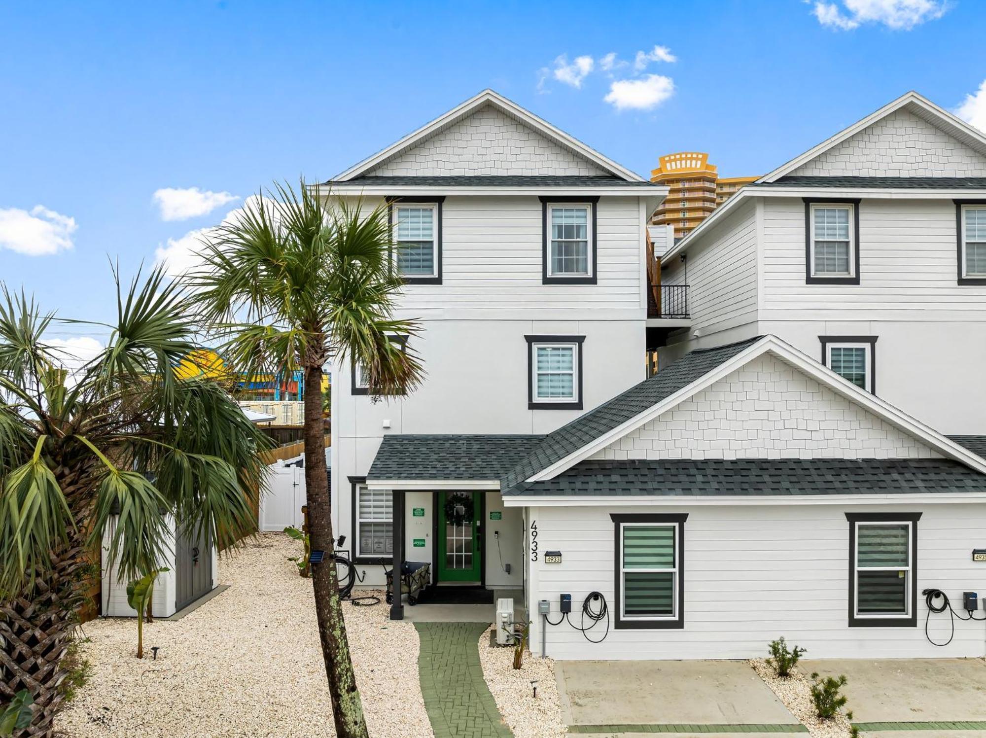 Apartment Lime And Dandy Pool Golf Grill Bar Games Near *