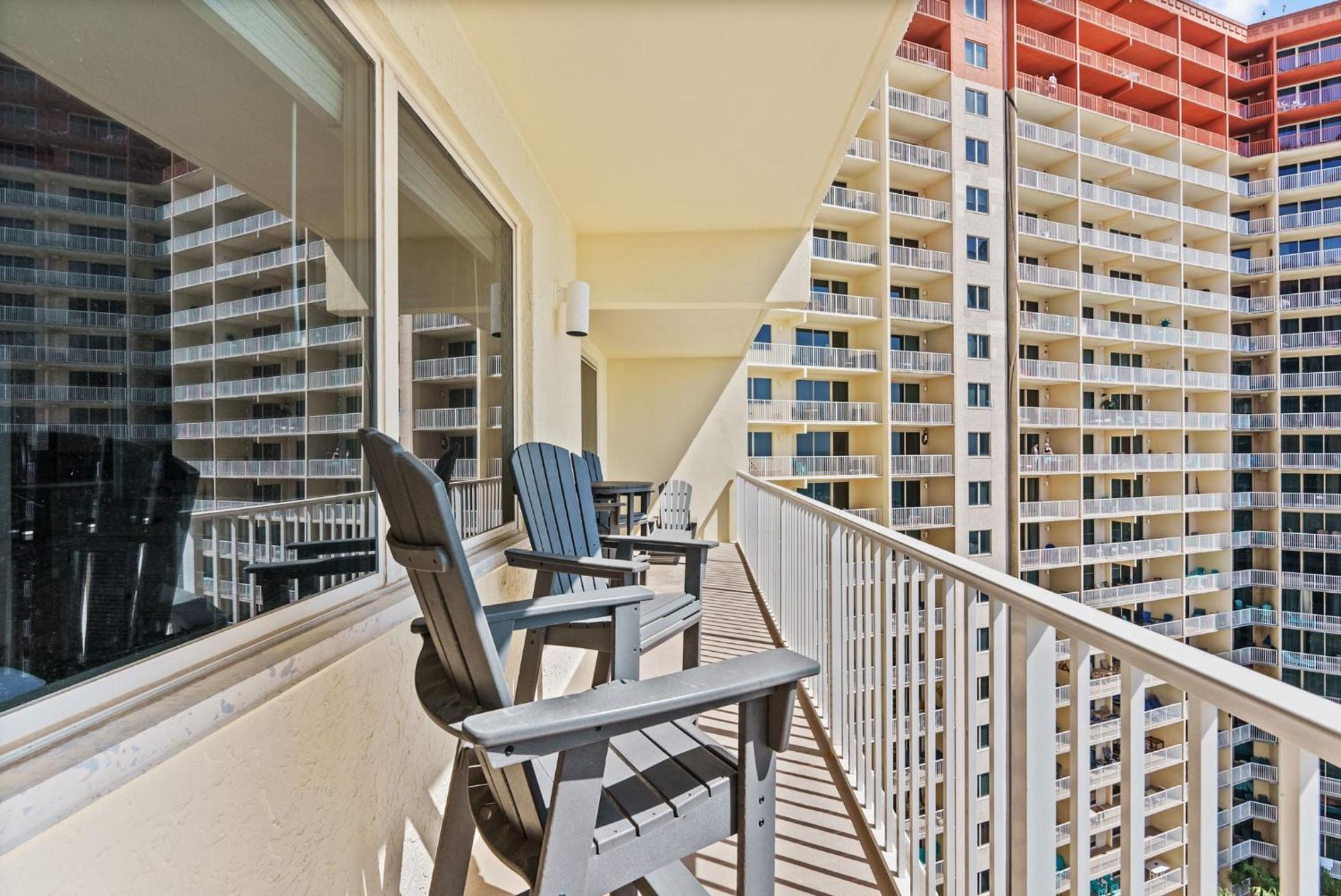 Apartment Spacious 2-bedroom Beachfront Resort! By Dolce Getaways Pcb! *