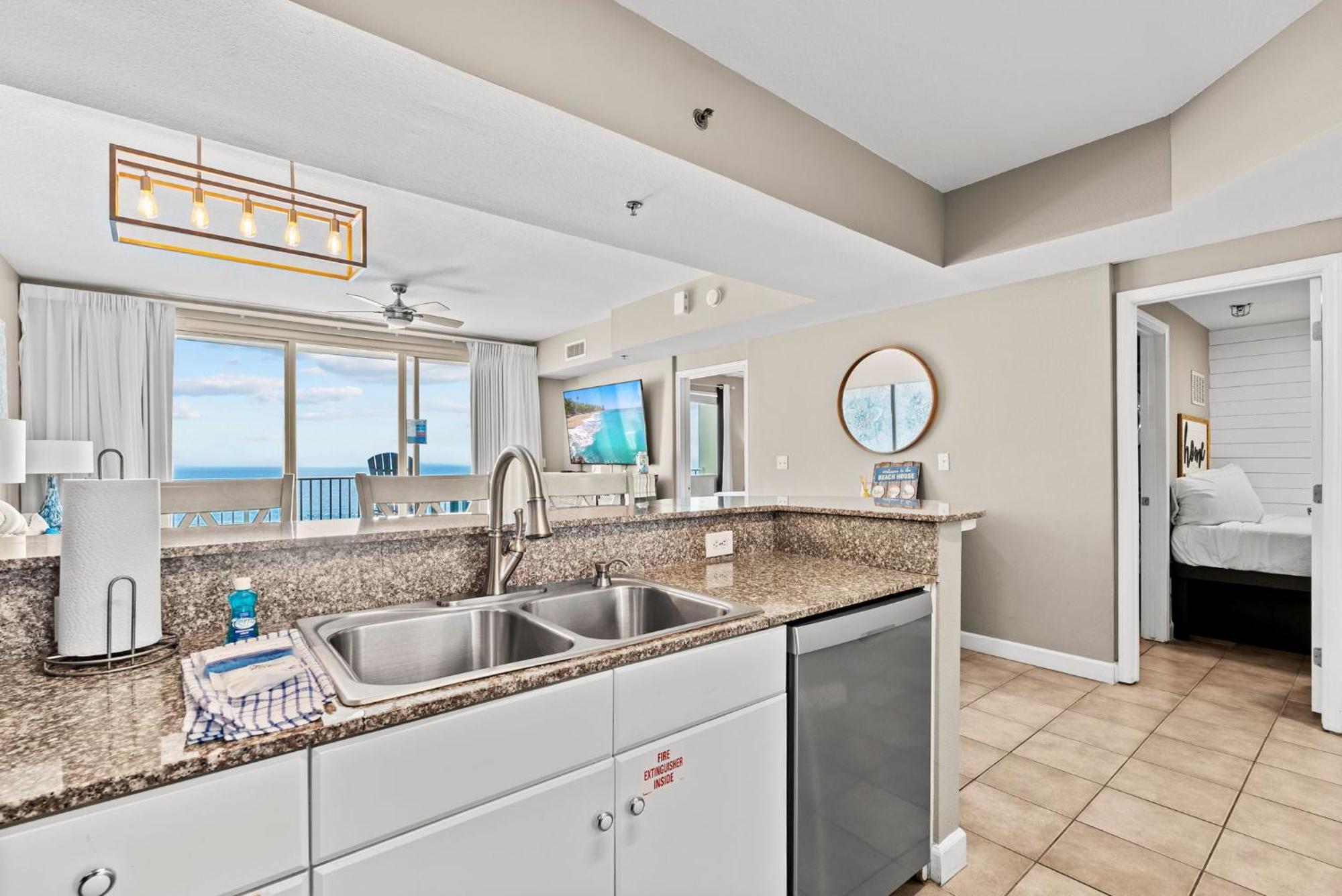 Apartment Spacious 2-bedroom Beachfront Resort! By Dolce Getaways Pcb!