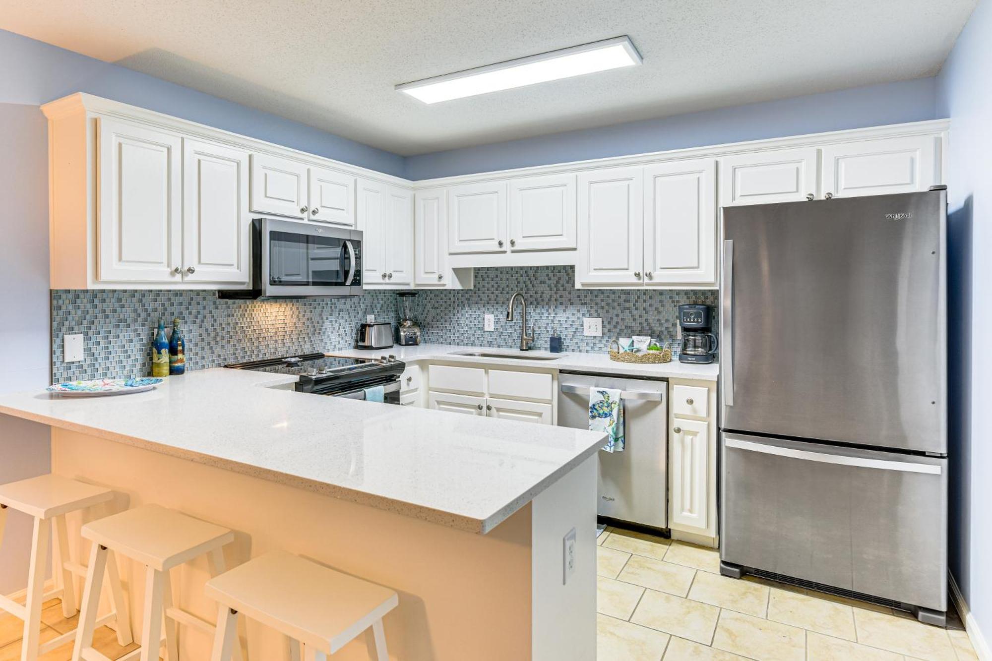 Walk To Pool And Pcb Getaway With Porch Apartment