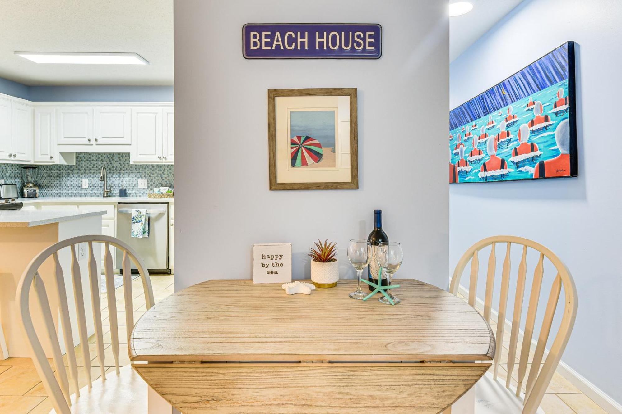 Walk To Pool And Pcb Getaway With Porch Apartment