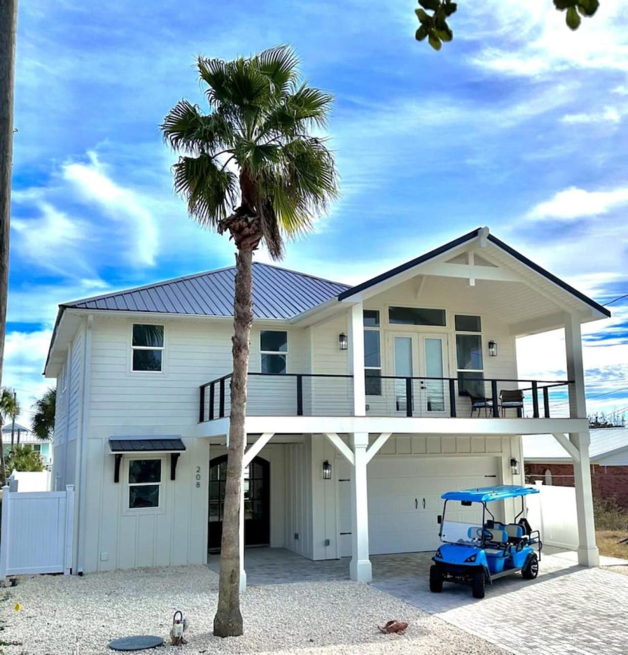 Sun Surf And 1 Block To Heated Pool