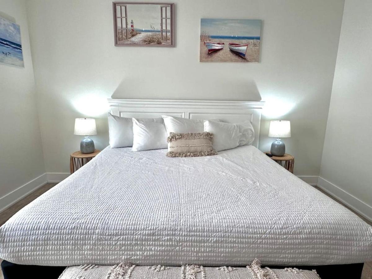 Holiday home Sun Surf And 1 Block To Heated Pool *