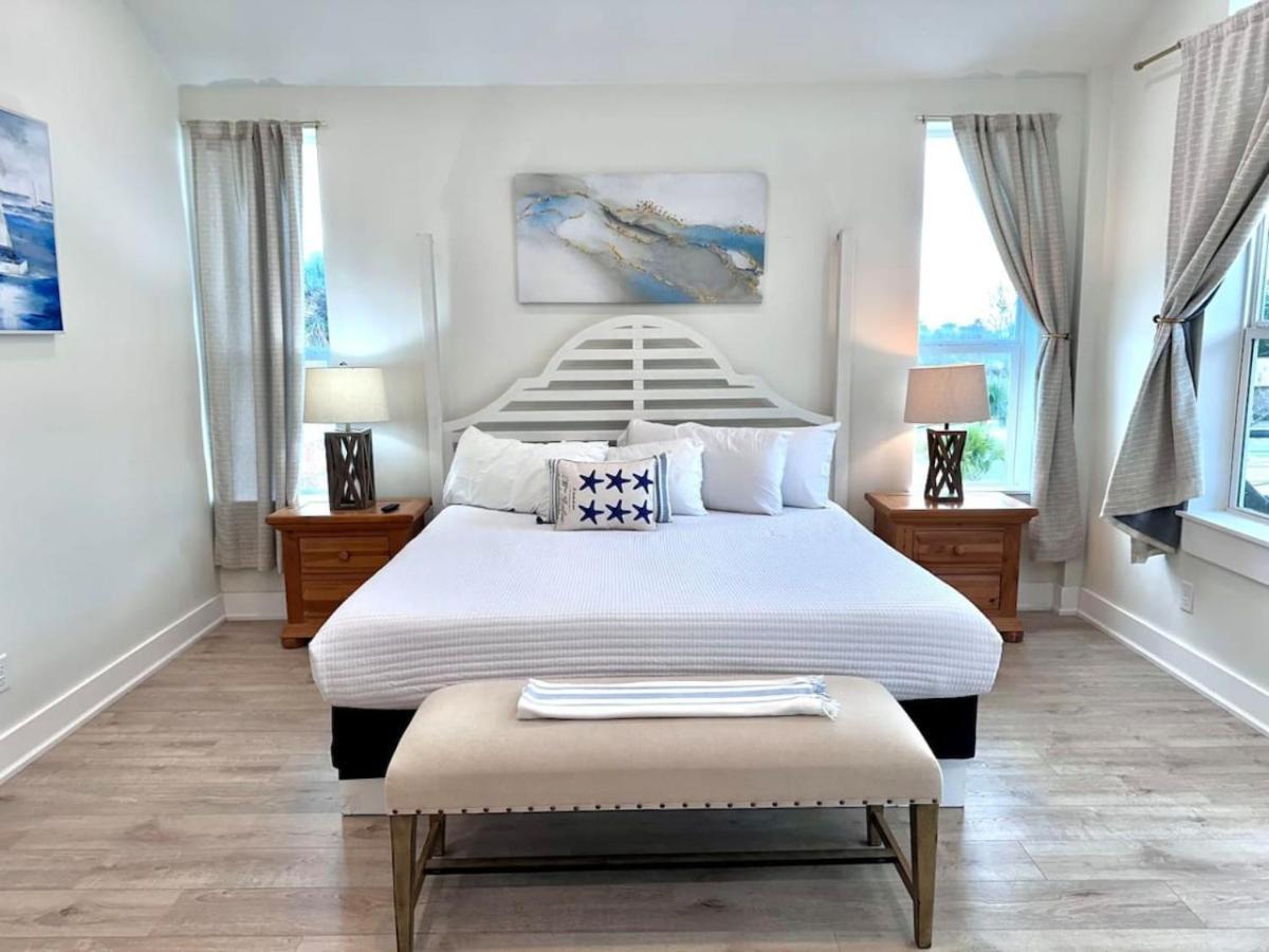 Holiday home Sun Surf And 1 Block To Heated Pool