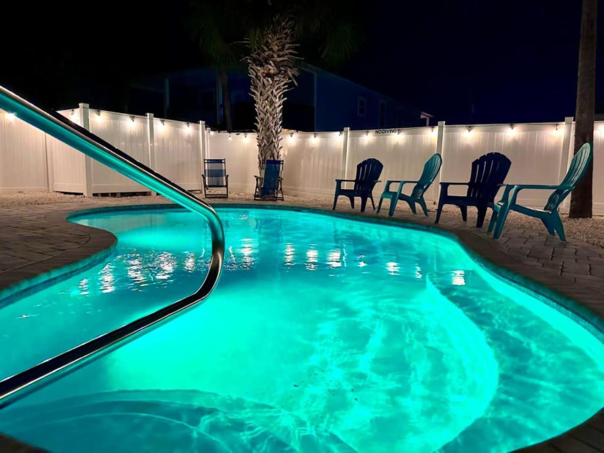 Holiday home Sun Surf And 1 Block To Heated Pool