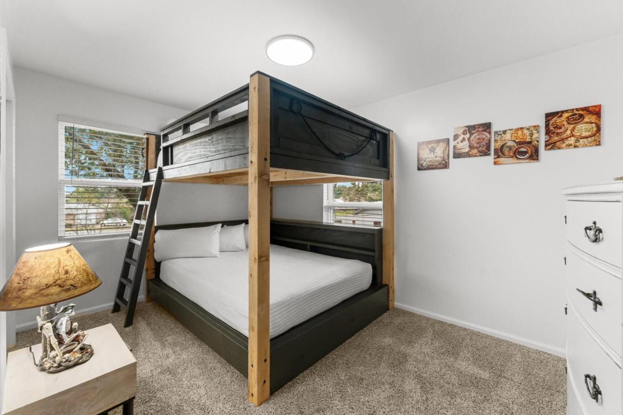 Holiday home New Pirates Cove Hot Tub Pet Friendly