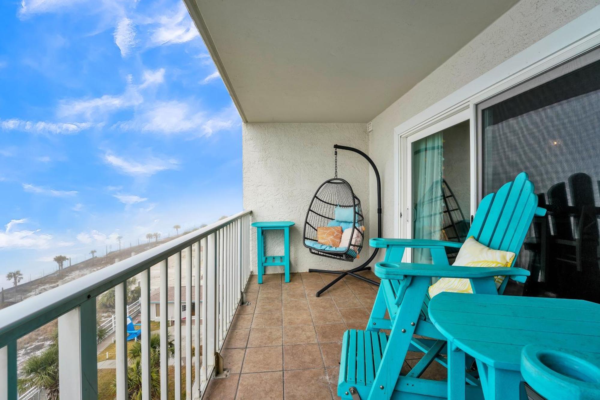 Million Dollar View! Sunny Side Up Pcb Apartment *