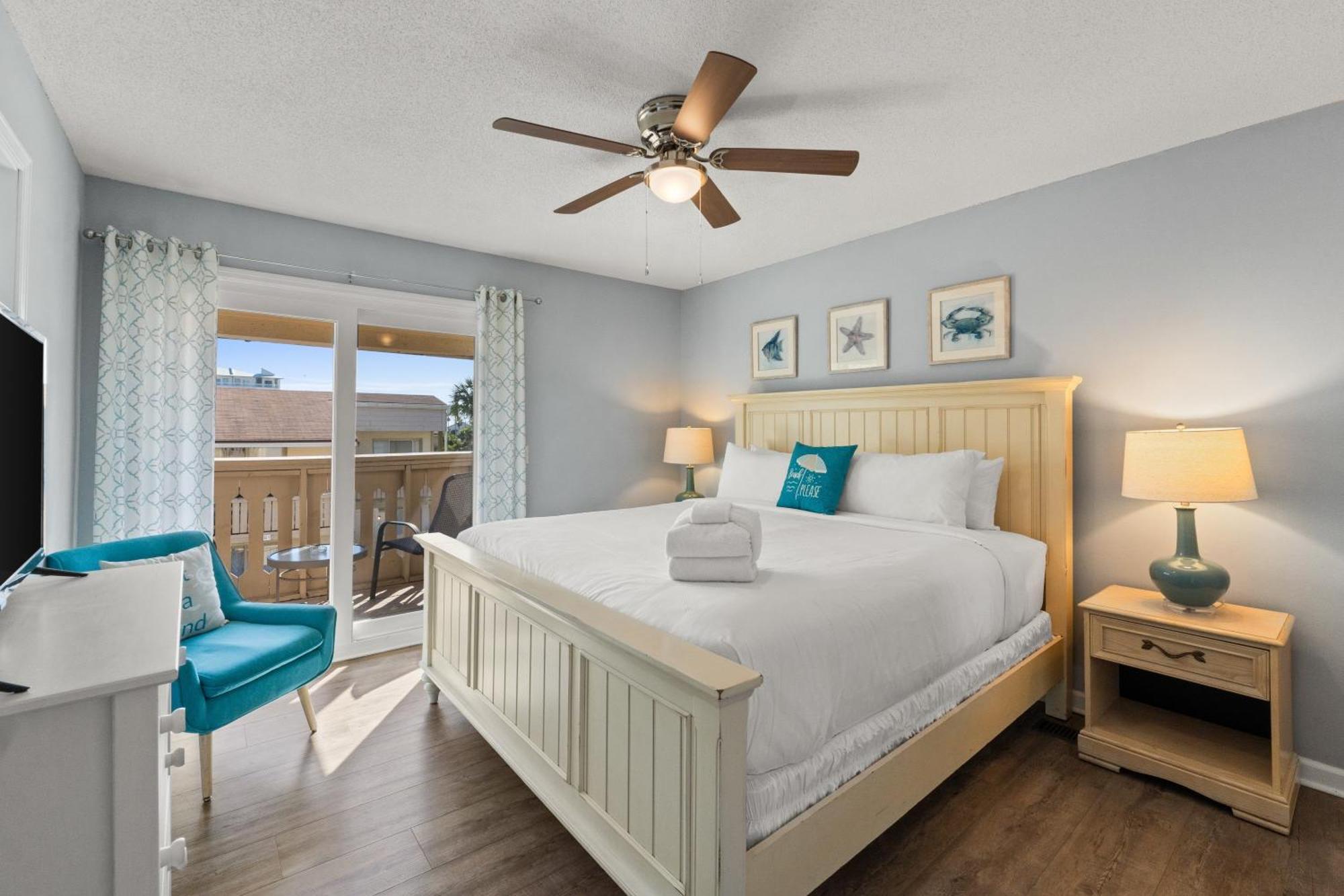 Holiday home Horizon Tides By Book That
