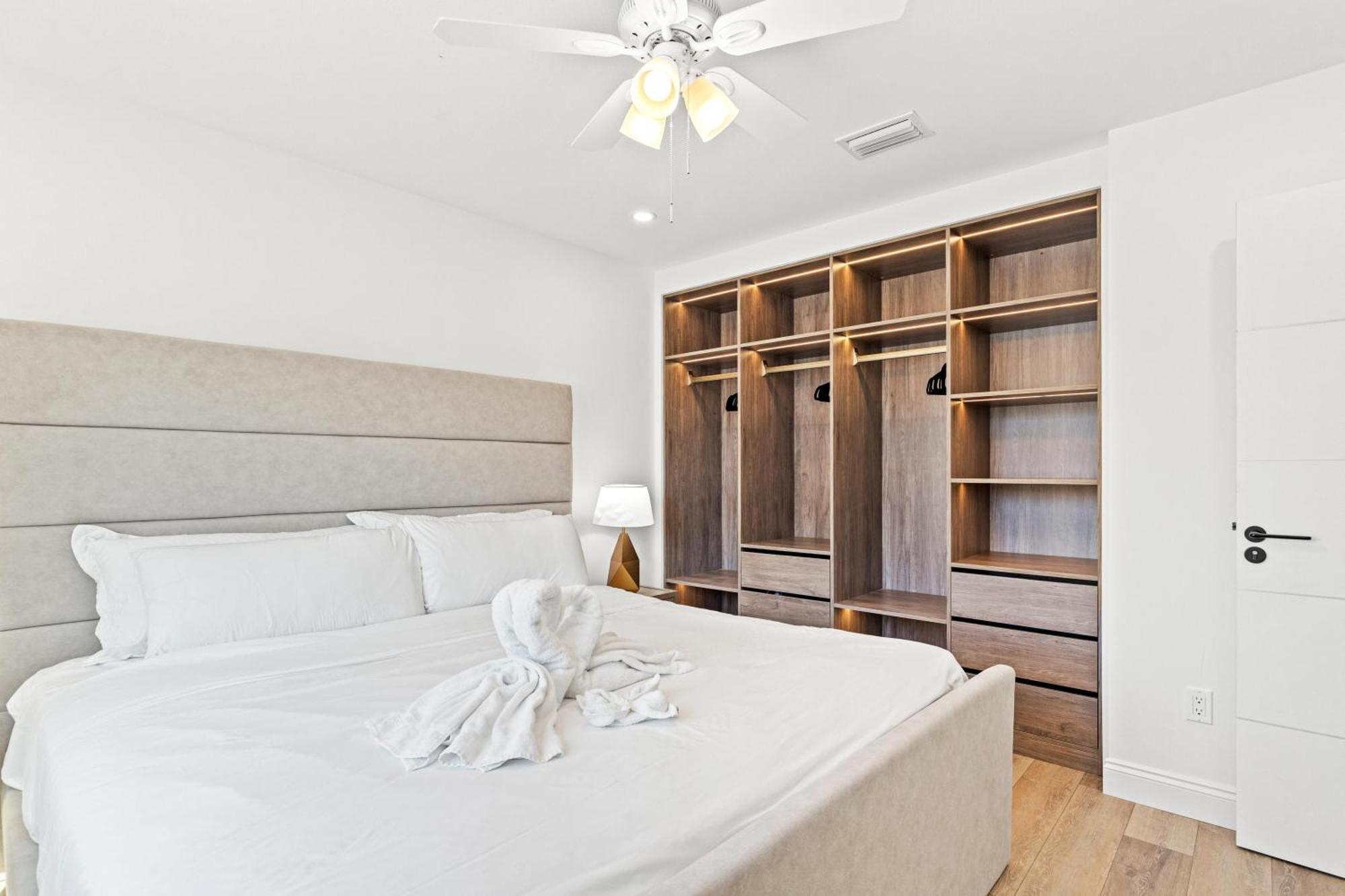 Ocean Breeze 1b Apartment