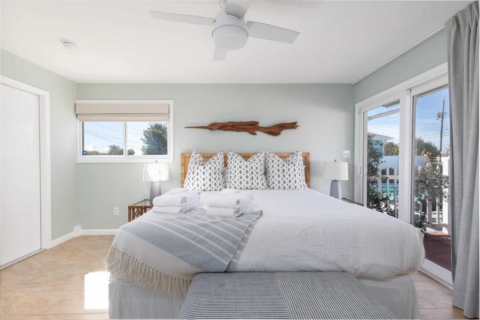 Shells Family House Coastal Retreat With Private Pool Golf Cart & Steps To The