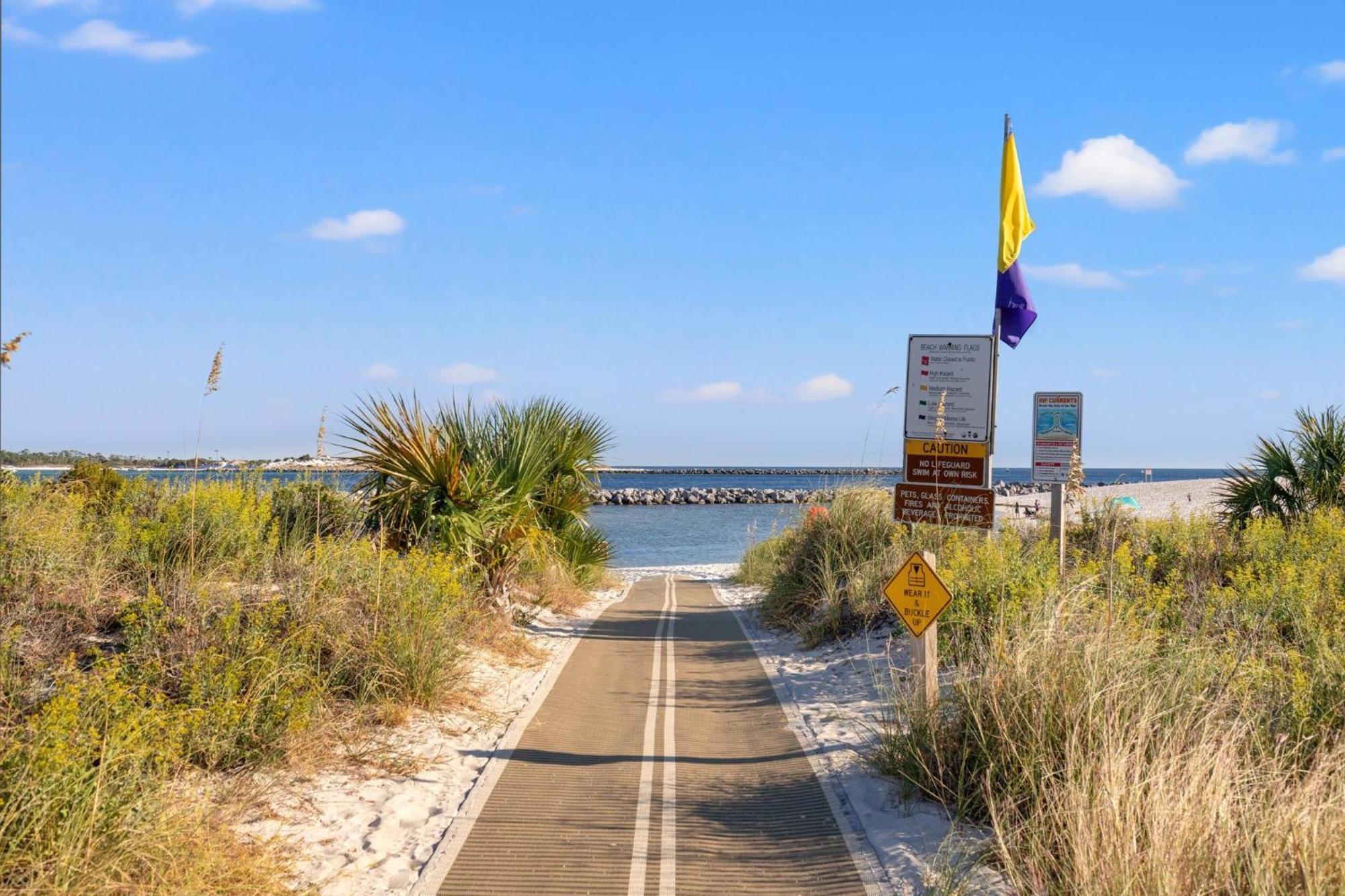 Commodore 304 Gorgeous Views! Near St. Andrews State Park. Holiday home Panama City Beach