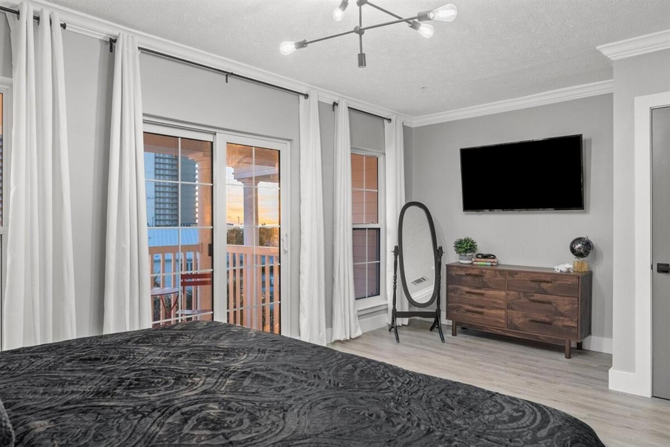 Sleeps 58 Large Familycorporate Gatherings * Panama City Beach