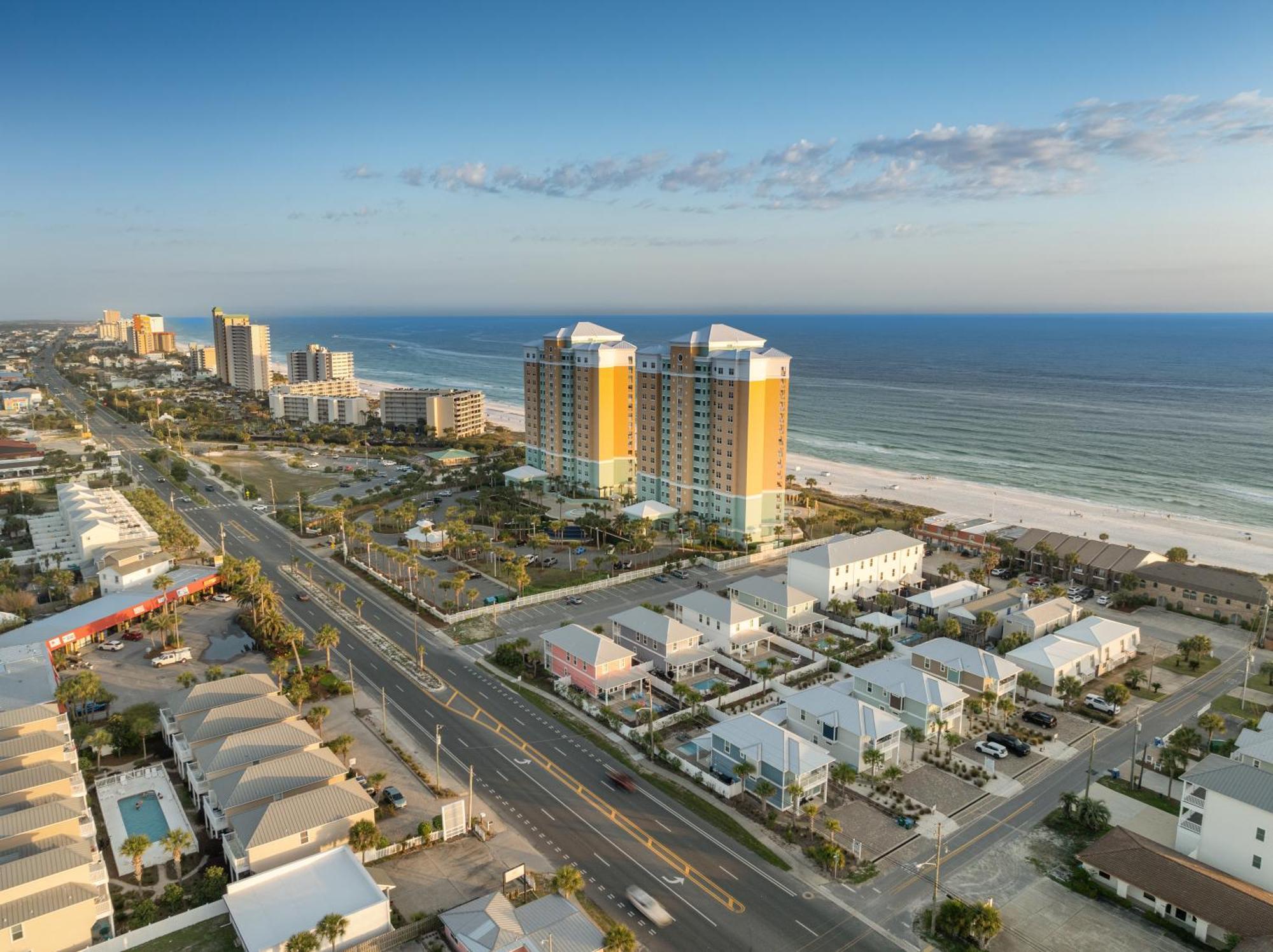 Fabulous Modern House - 4br, 35ba: Pool/beach View & Access/balcony Holiday home