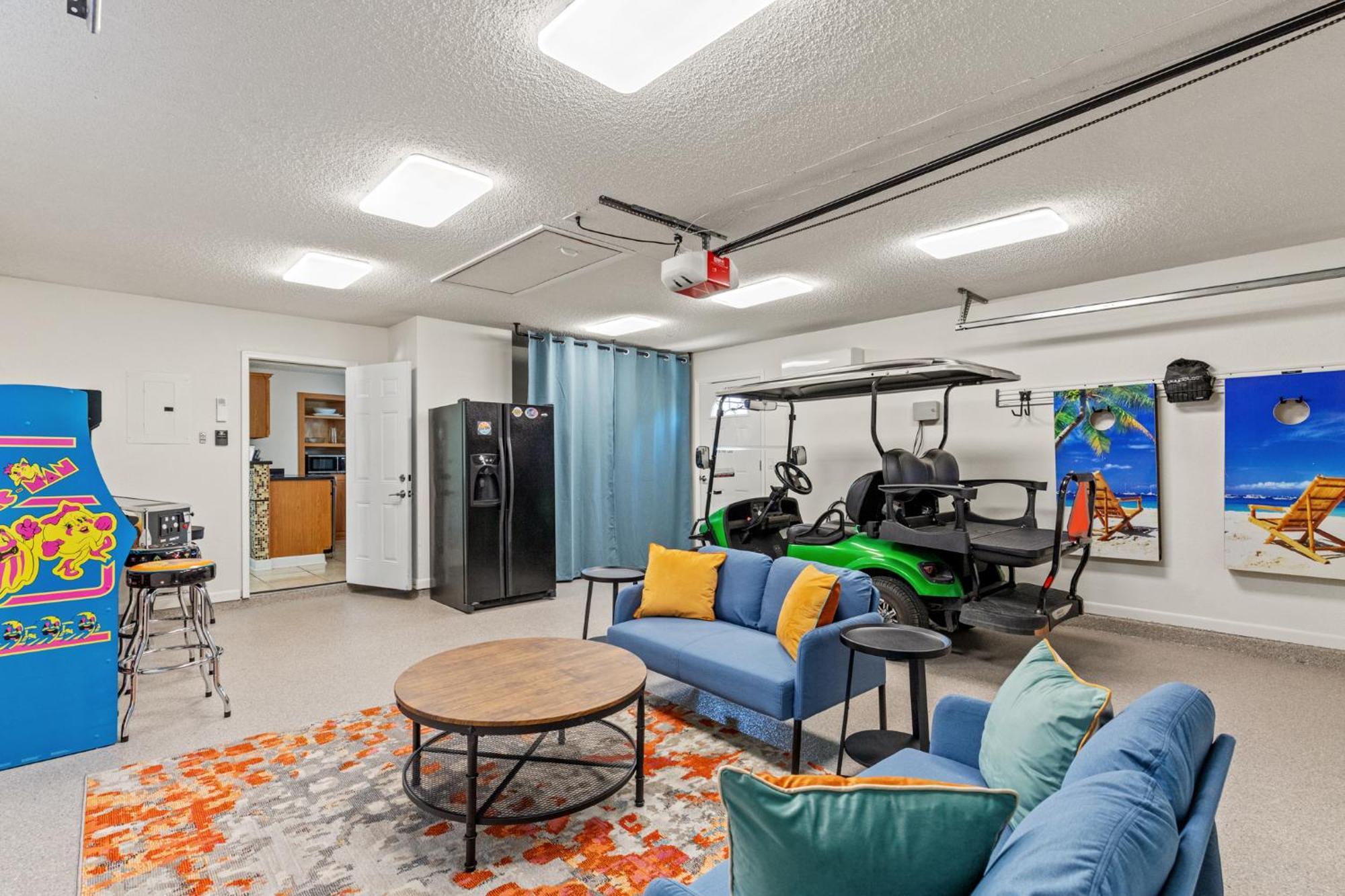 Holiday home Pet Friendly House New Tastefully Remodeled W Golf Cart Included! *