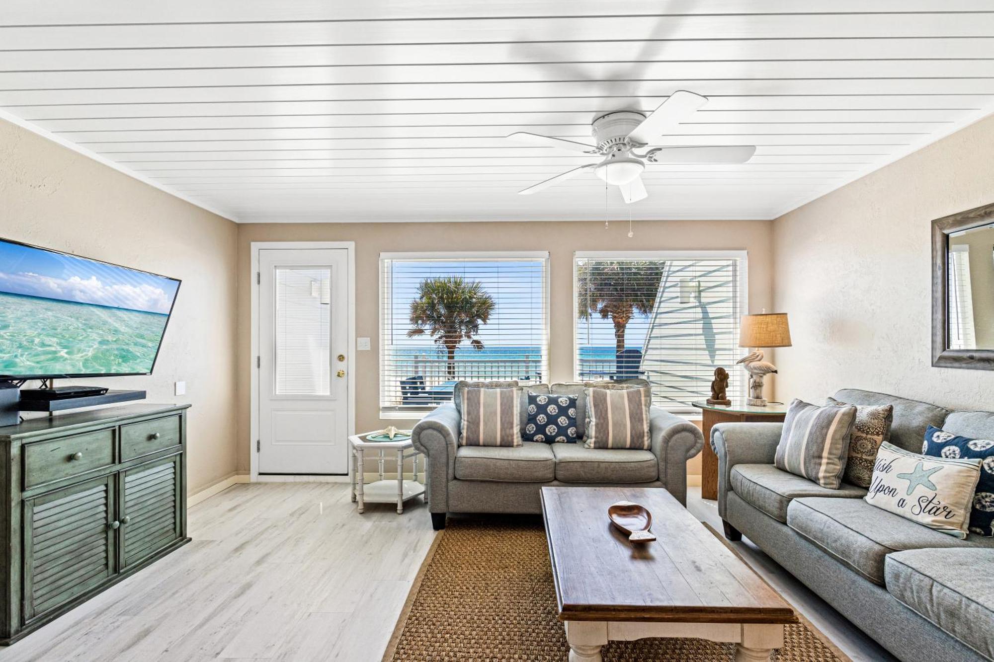 3br, 3ba Beachfront Townhome! Sleeps 11! Ocean View! Steps To The Beach! Holiday home
