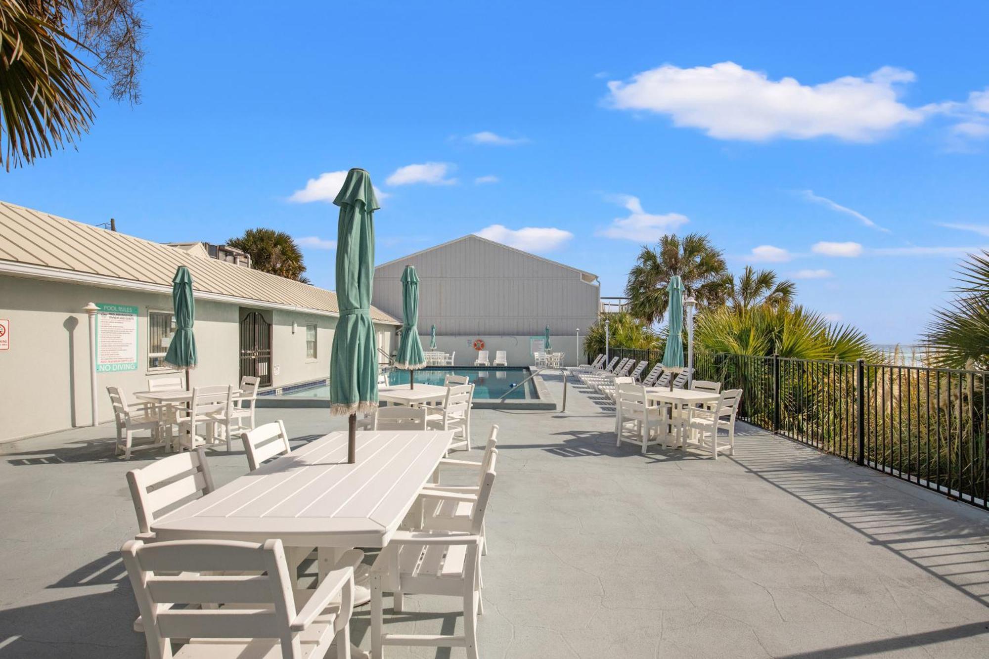 3br, 3ba Beachfront Townhome! Sleeps 11! Ocean View! Steps To The Beach! Holiday home Panama City Beach