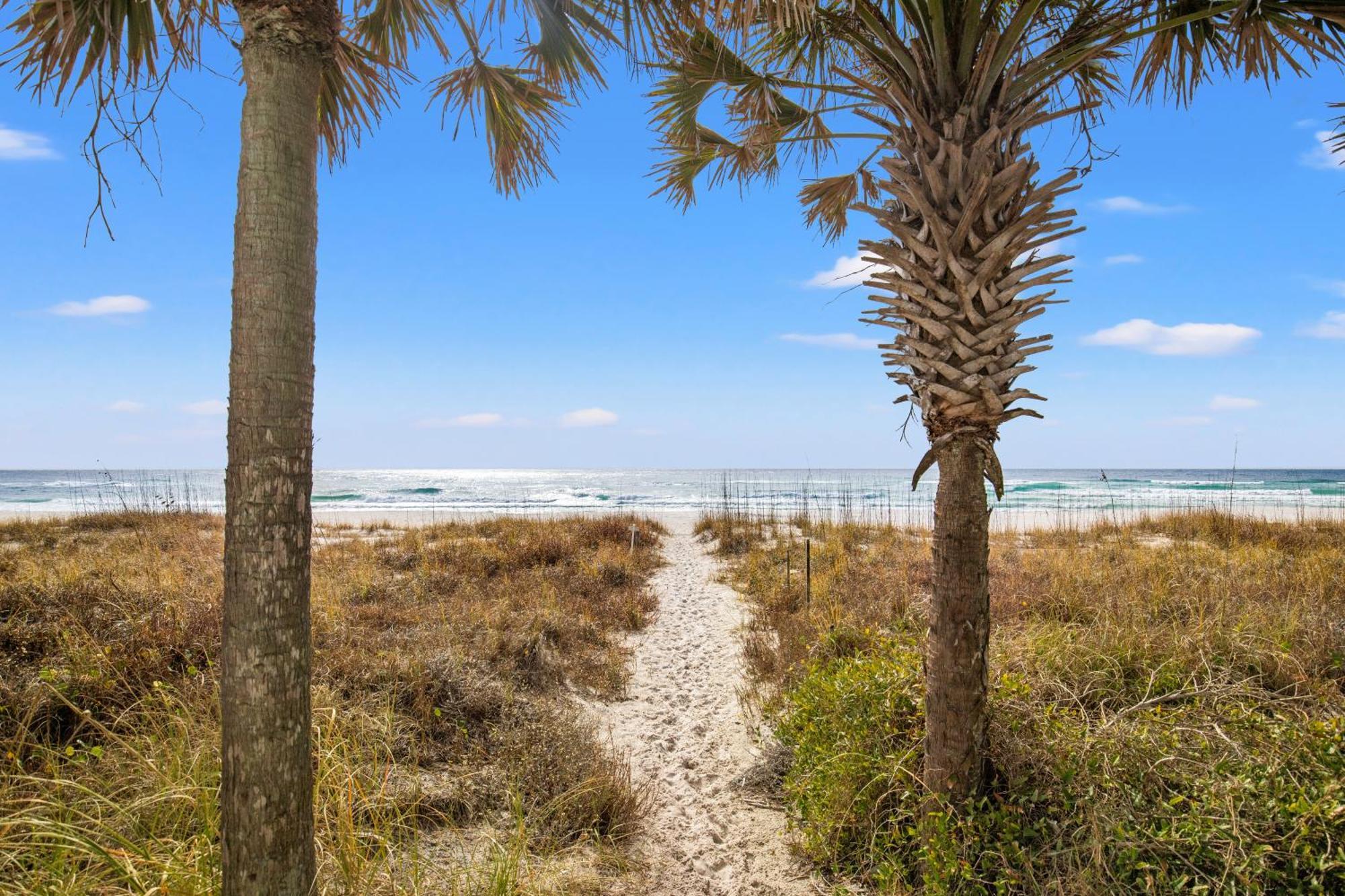 3br, 3ba Beachfront Townhome! Sleeps 11! Ocean View! Steps To The Beach! *