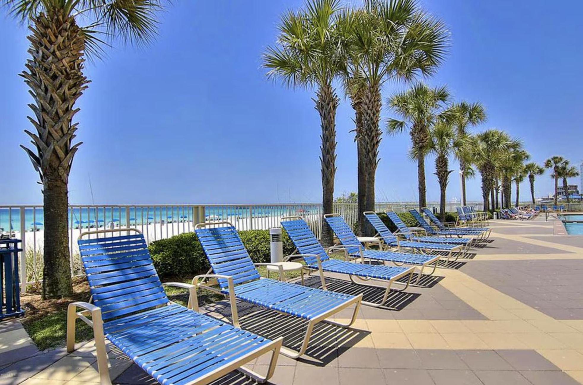 Beachfront Bliss Awaits: 2-bed, 2-bath At Sterling Reef - Sleeps 6! Holiday home *