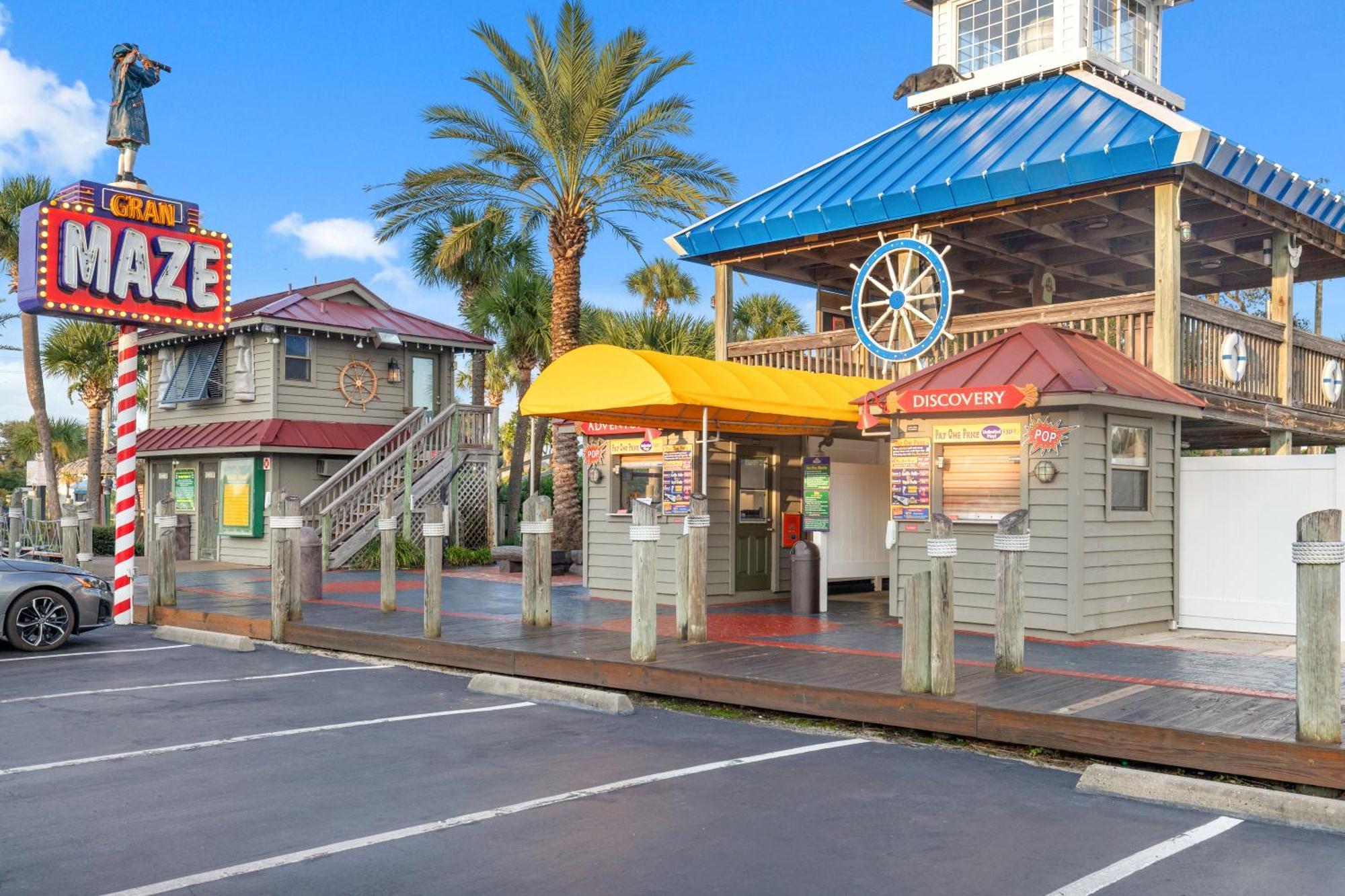 Holiday home Large Balcony! Gulf Front Master Suite! Many Amenities On-site! *
