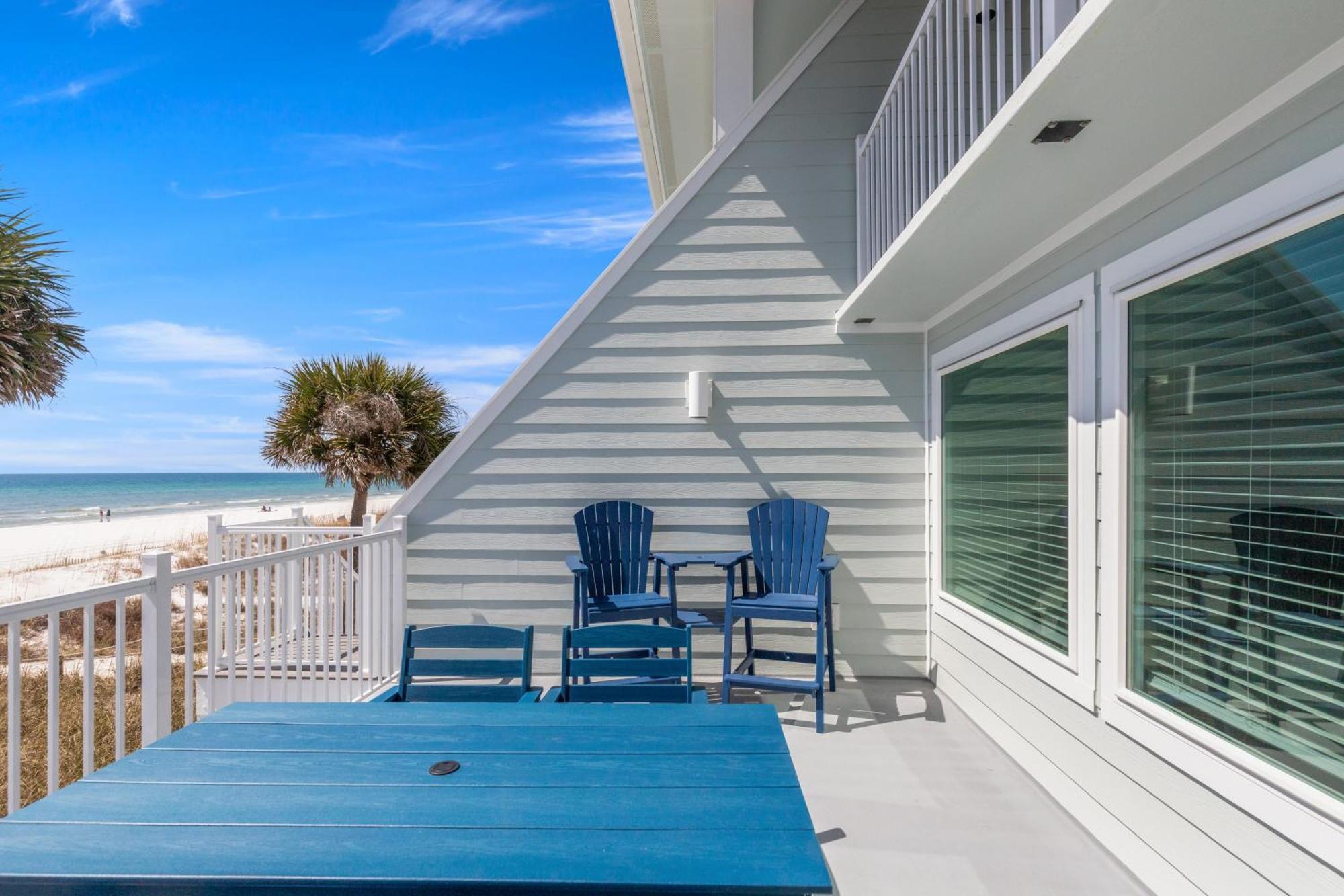 Holiday home 3br, 3ba Beachfront Townhome! Sleeps 11! Ocean View! Steps To The Beach! *