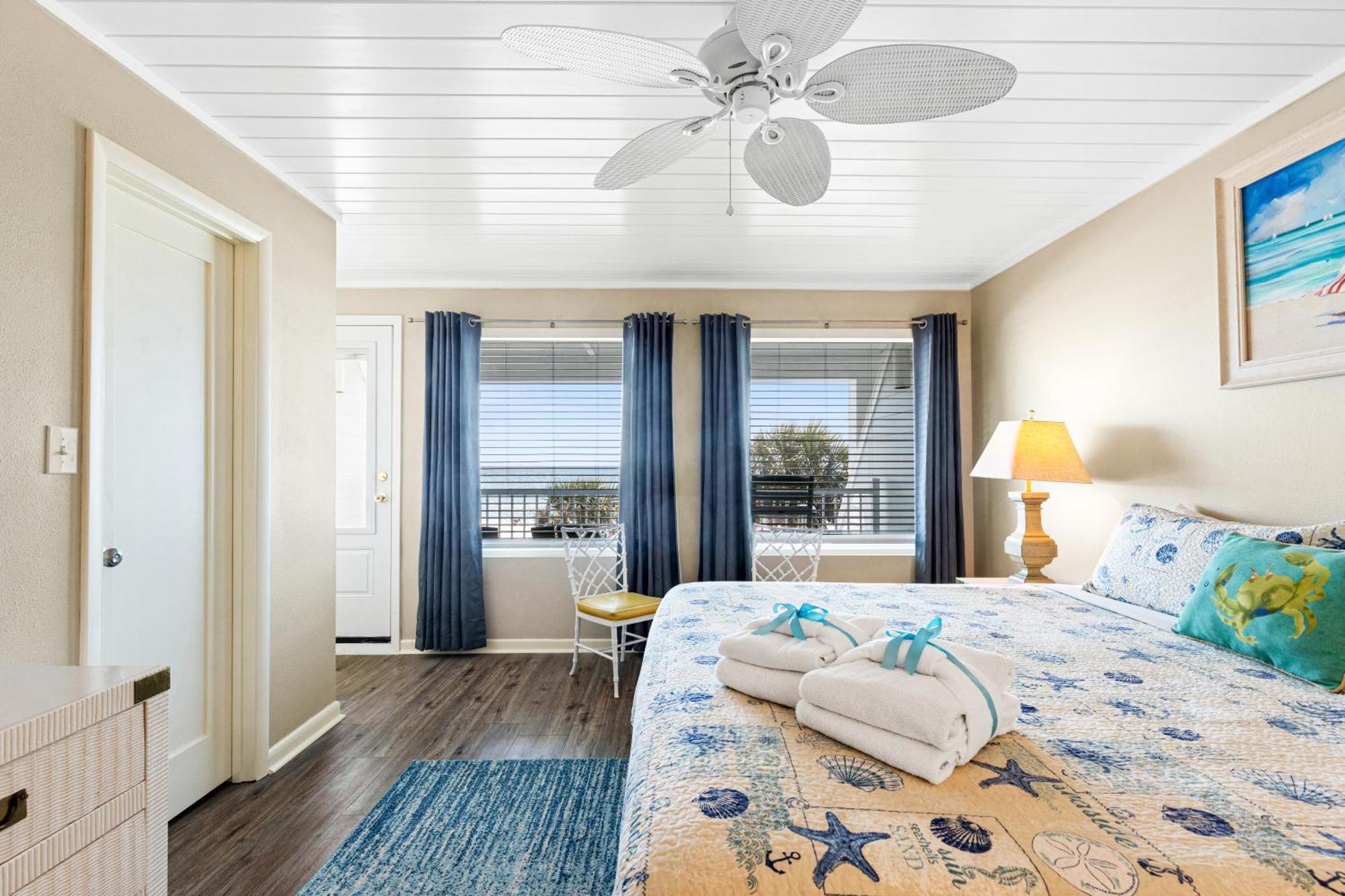 Holiday home 3br, 3ba Beachfront Townhome! Sleeps 11! Ocean View! Steps To The Beach! *