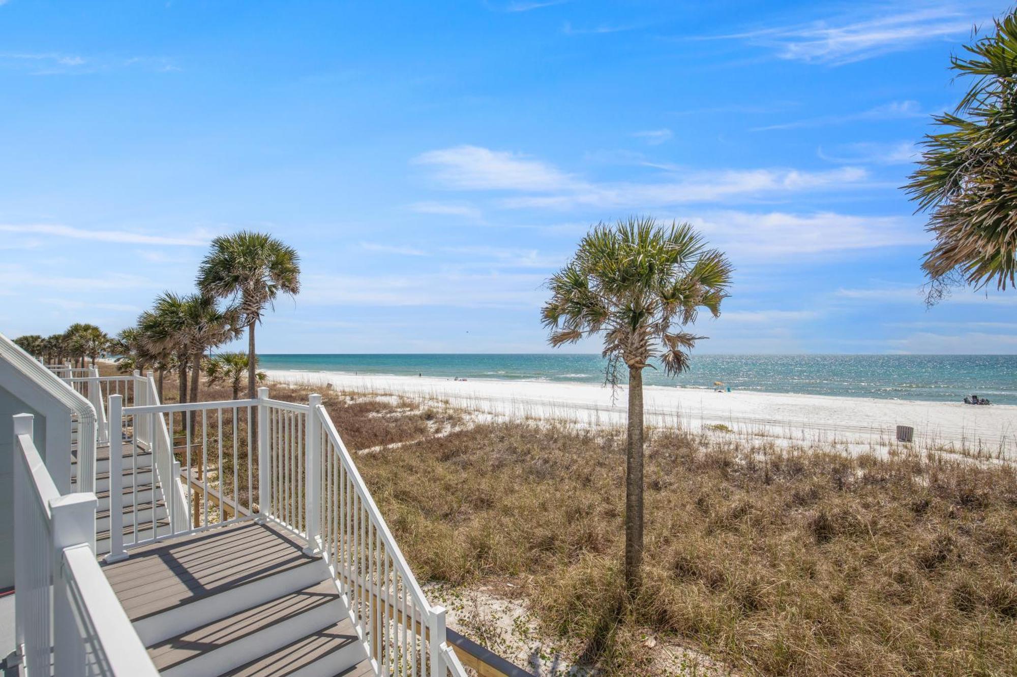 3br, 3ba Beachfront Townhome! Sleeps 11! Ocean View! Steps To The Beach!