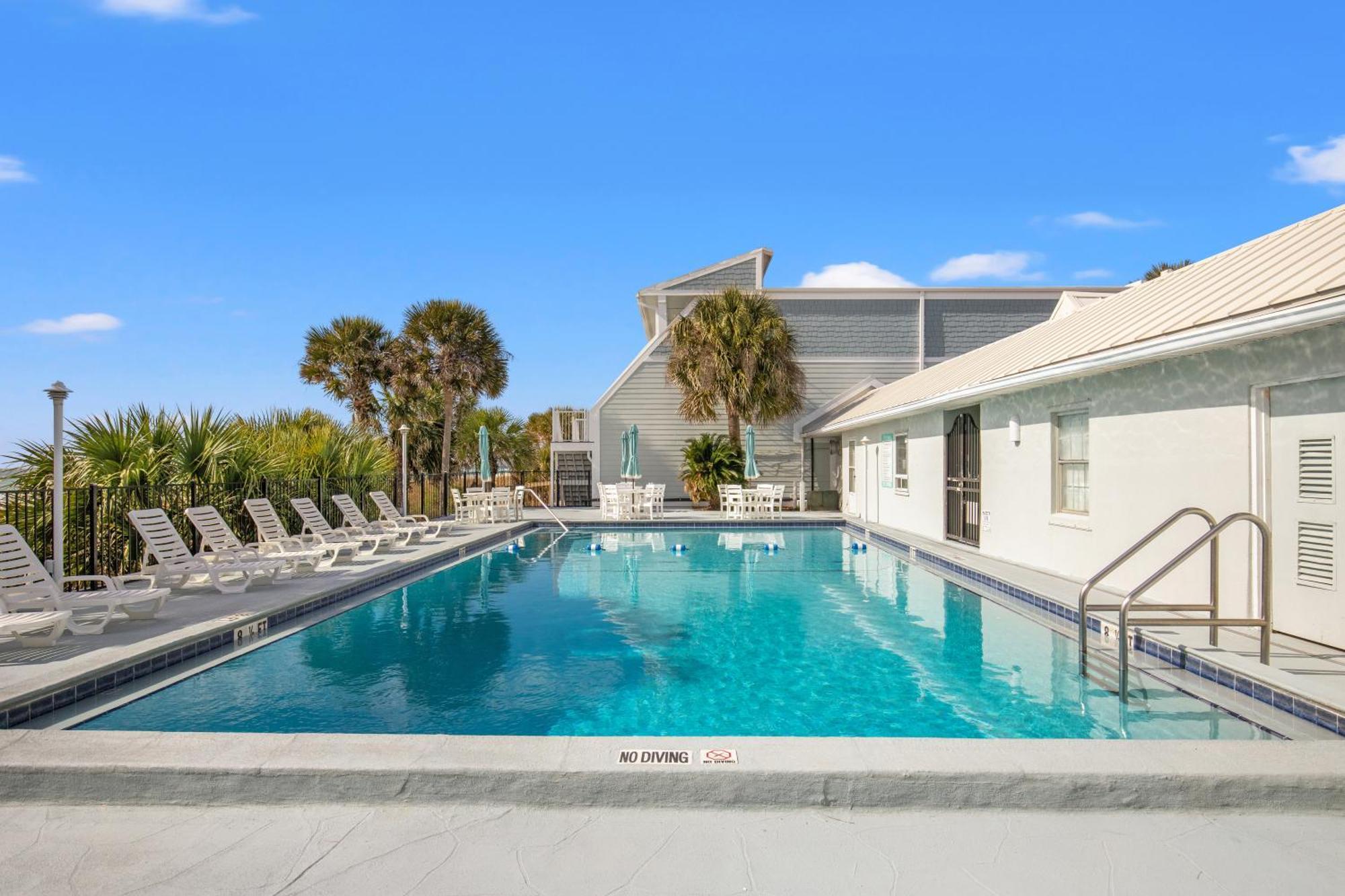 Holiday home 3br, 3ba Beachfront Townhome! Sleeps 11! Ocean View! Steps To The Beach! Panama City Beach