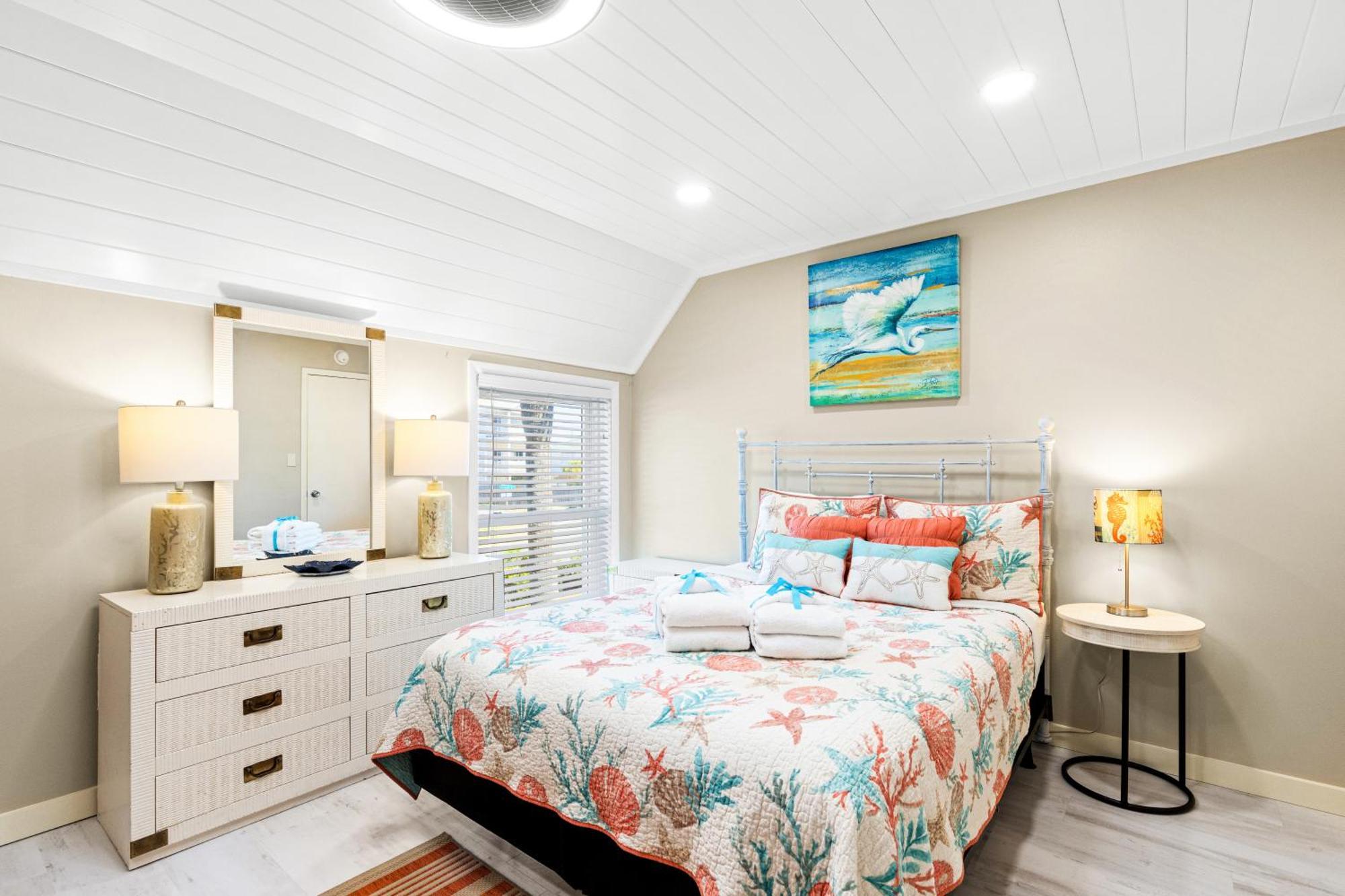 3br, 3ba Beachfront Townhome! Sleeps 11! Ocean View! Steps To The Beach!