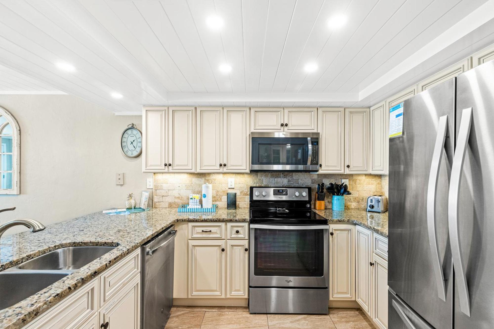 Holiday home 3br, 3ba Beachfront Townhome! Sleeps 11! Ocean View! Steps To The Beach! Panama City Beach
