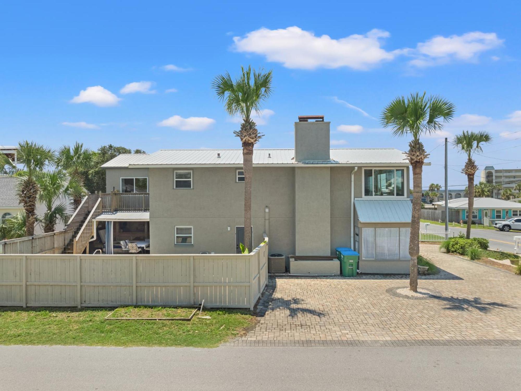 128 Kelly St | Beachy Keen Holiday home *