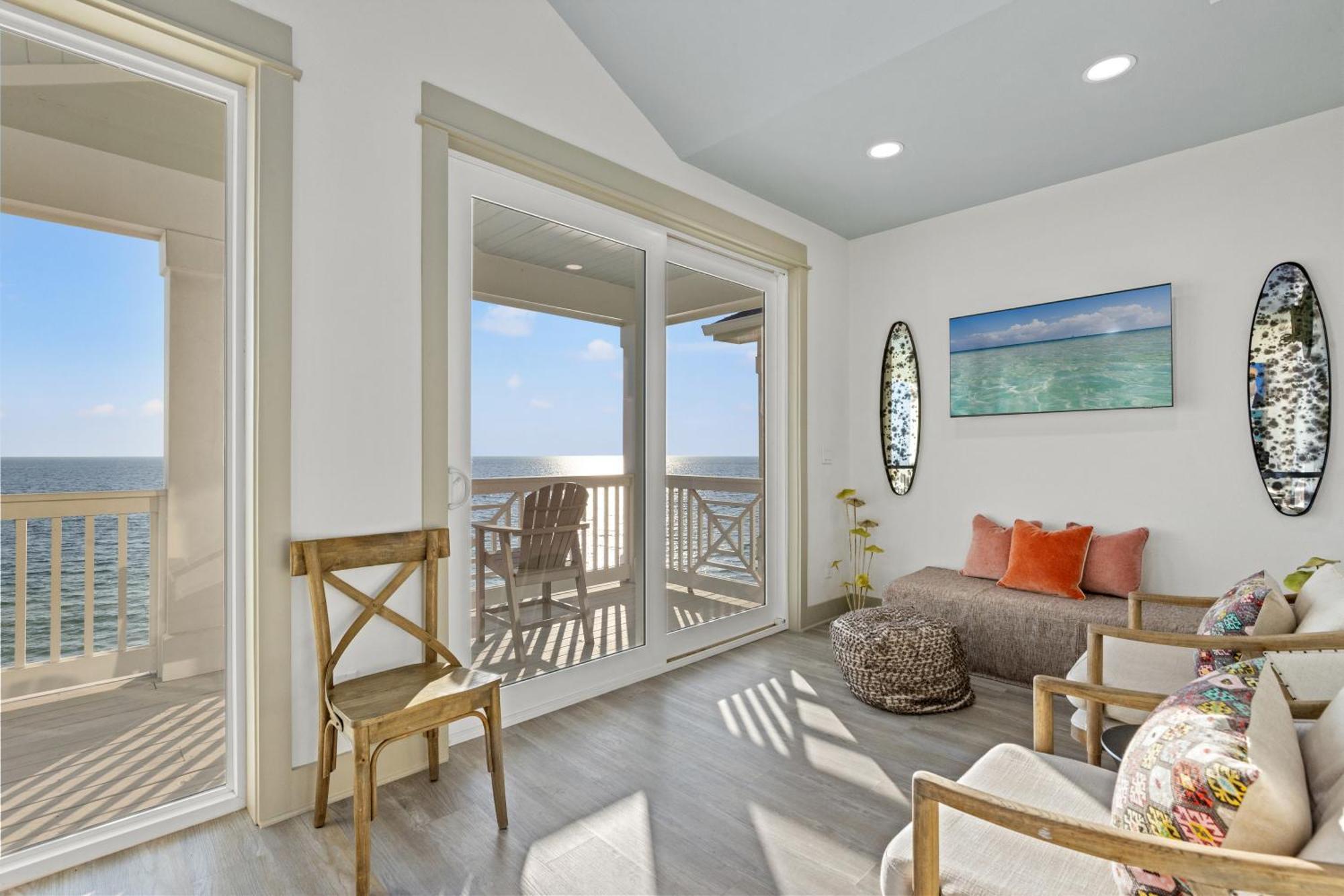 Pineapple Paradise! 6br 7ba Beachfront House! Private Pool! Grill! Sleeps 16! Holiday home Panama City Beach
