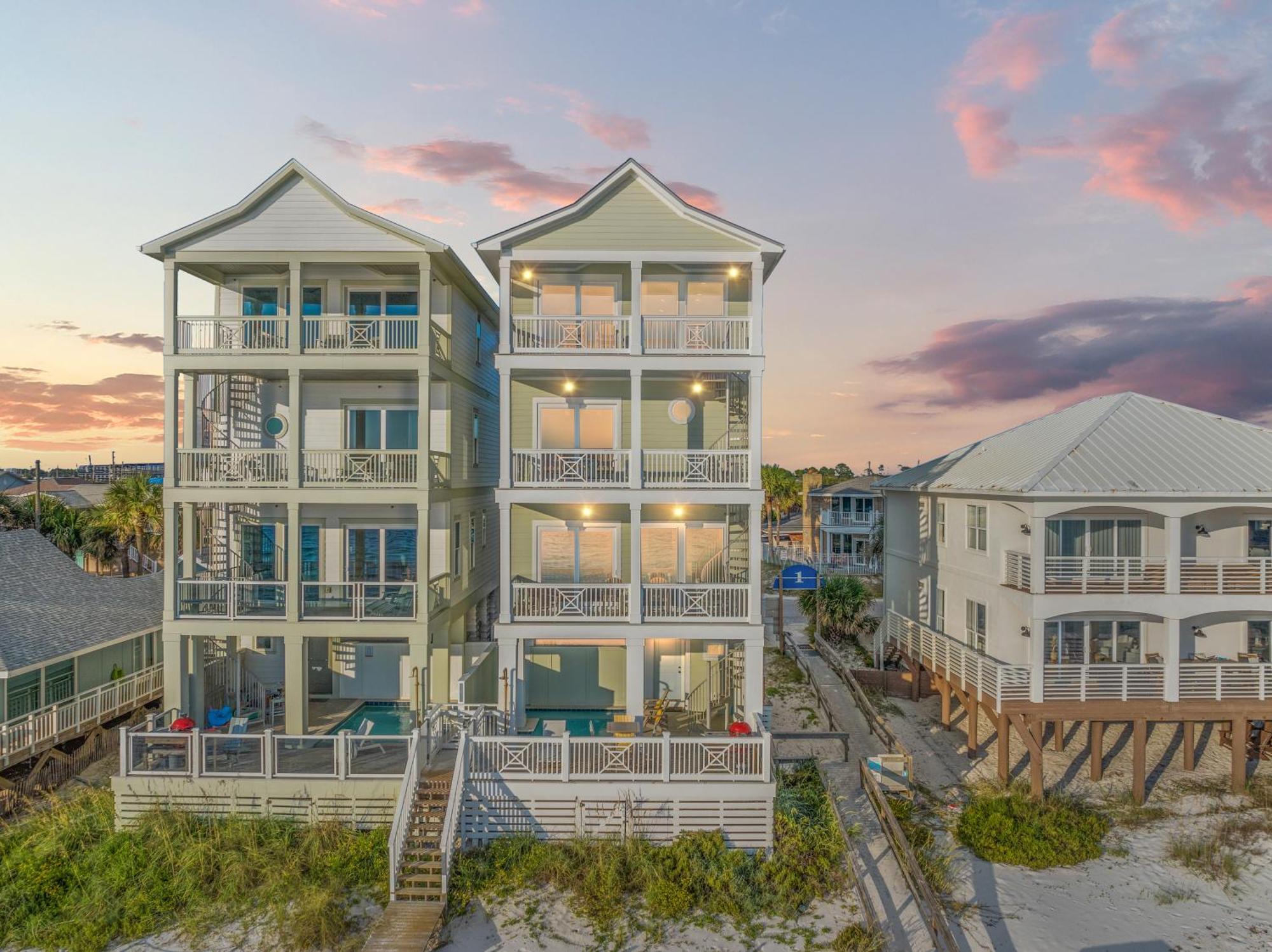 Holiday home Pineapple Paradise! 6br 7ba Beachfront House! Private Pool! Grill! Sleeps 16!