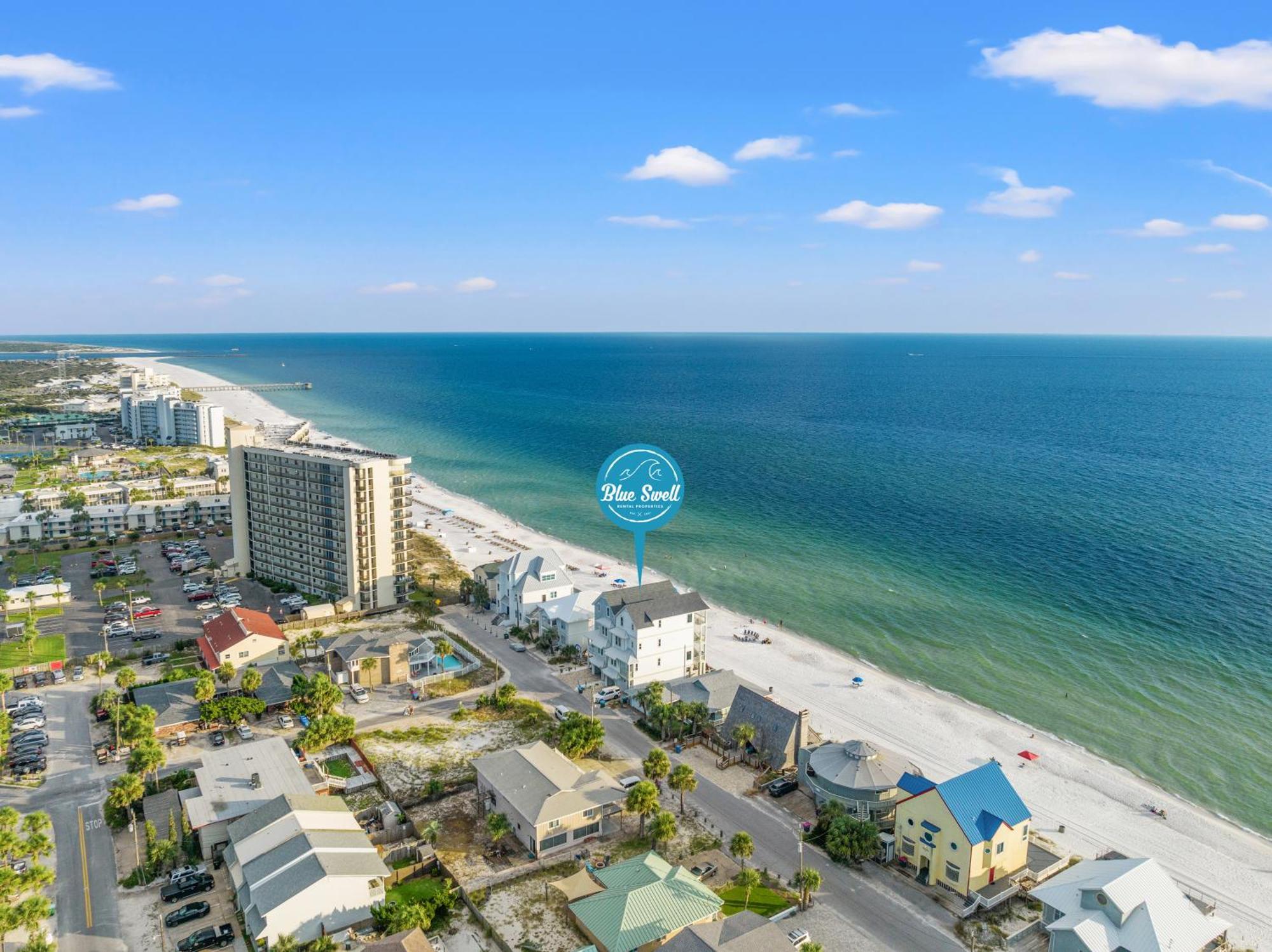 Pineapple Paradise! 6br 7ba Beachfront House! Private Pool! Grill! Sleeps 16! Holiday home *