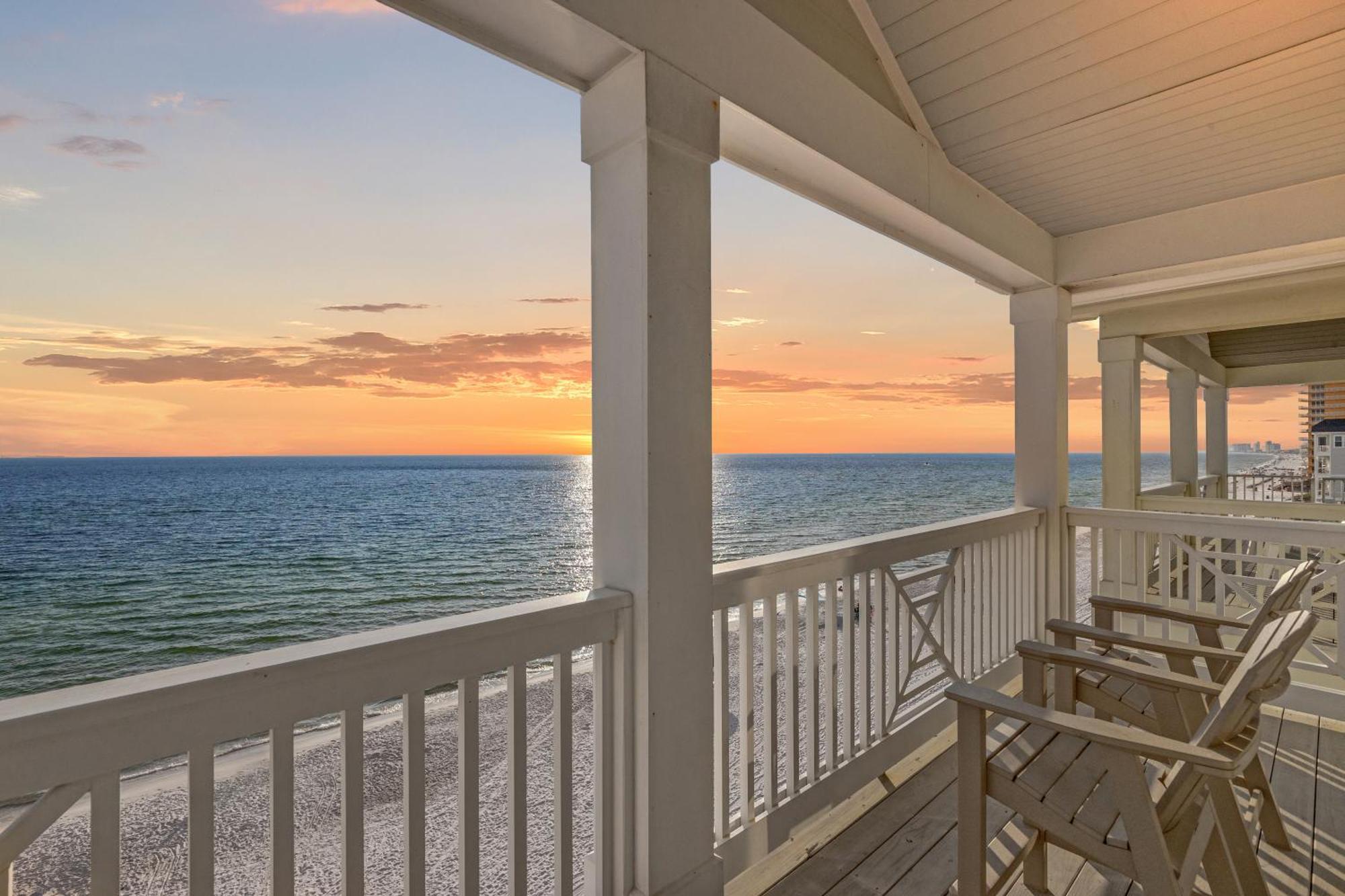 Pineapple Paradise! 6br 7ba Beachfront House! Private Pool! Grill! Sleeps 16! Holiday home Panama City Beach
