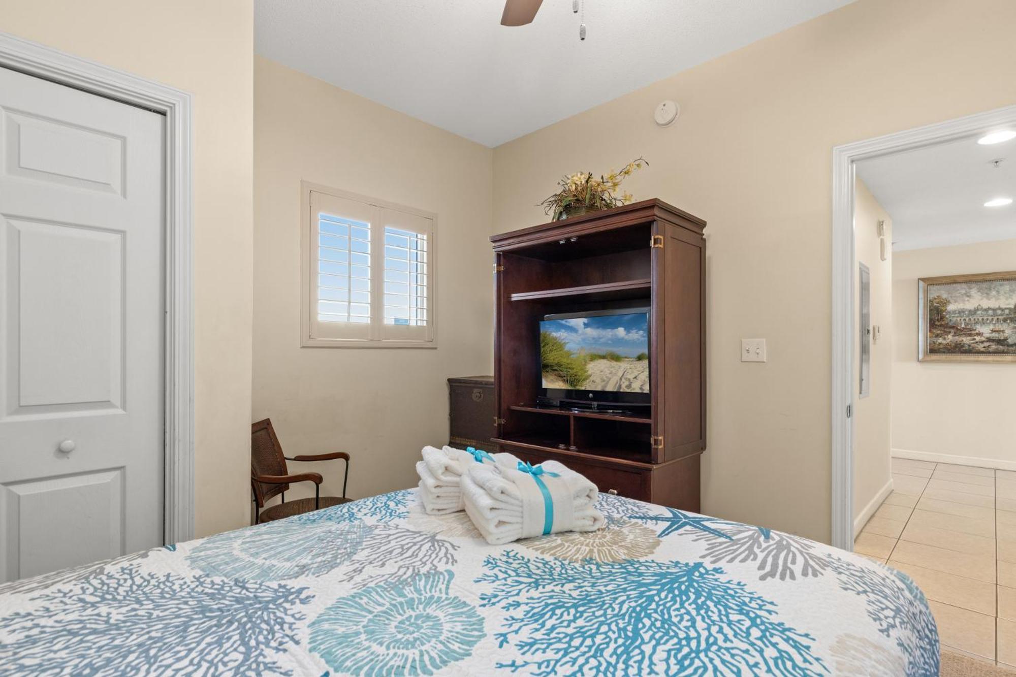 Beachfront Bliss Awaits: 2-bed, 2-bath At Sterling Reef - Sleeps 6! Holiday home