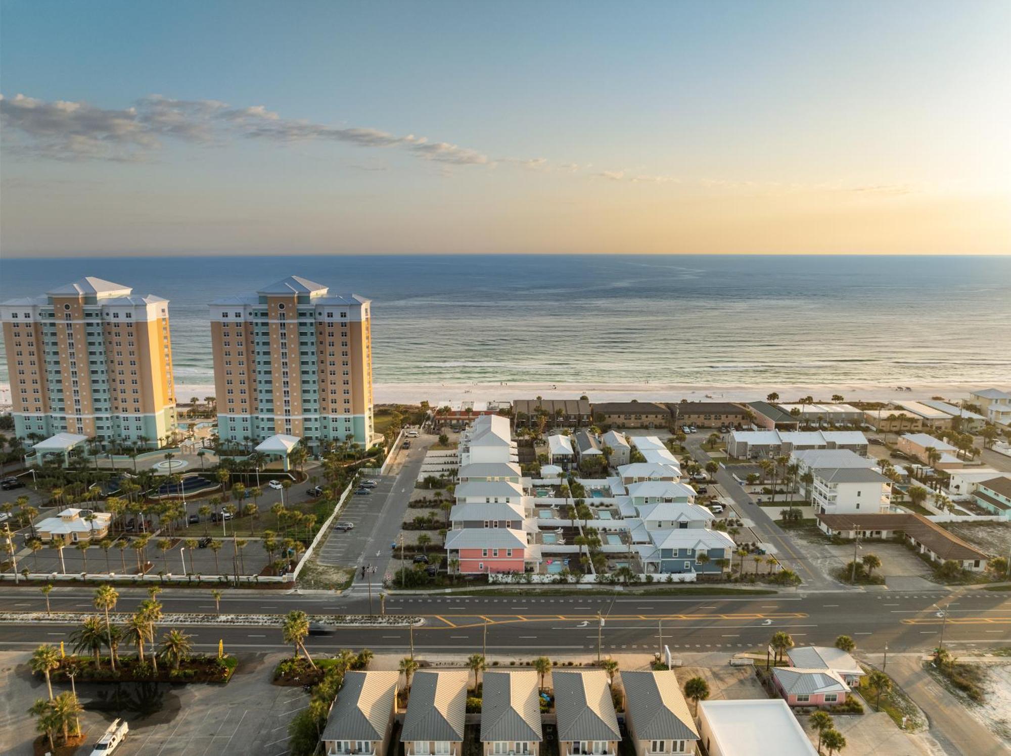 Fabulous Modern House - 4br, 35ba: Pool/beach View & Access/balcony