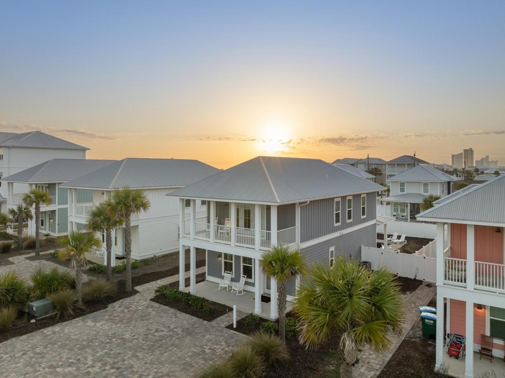 Fabulous Modern House - 4br, 35ba: Pool/beach View & Access/balcony *