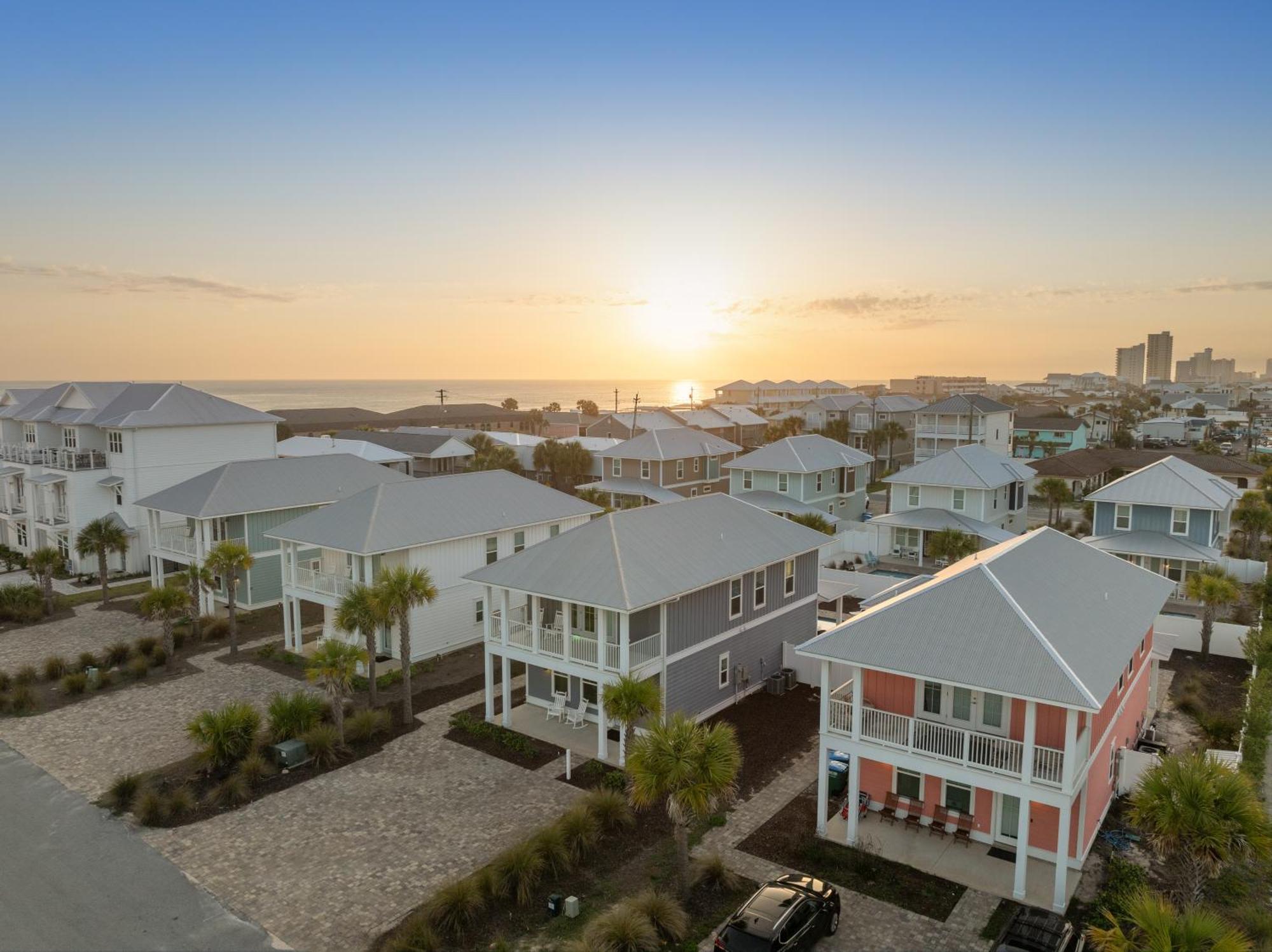 Fabulous Modern House - 4br, 35ba: Pool/beach View & Access/balcony *