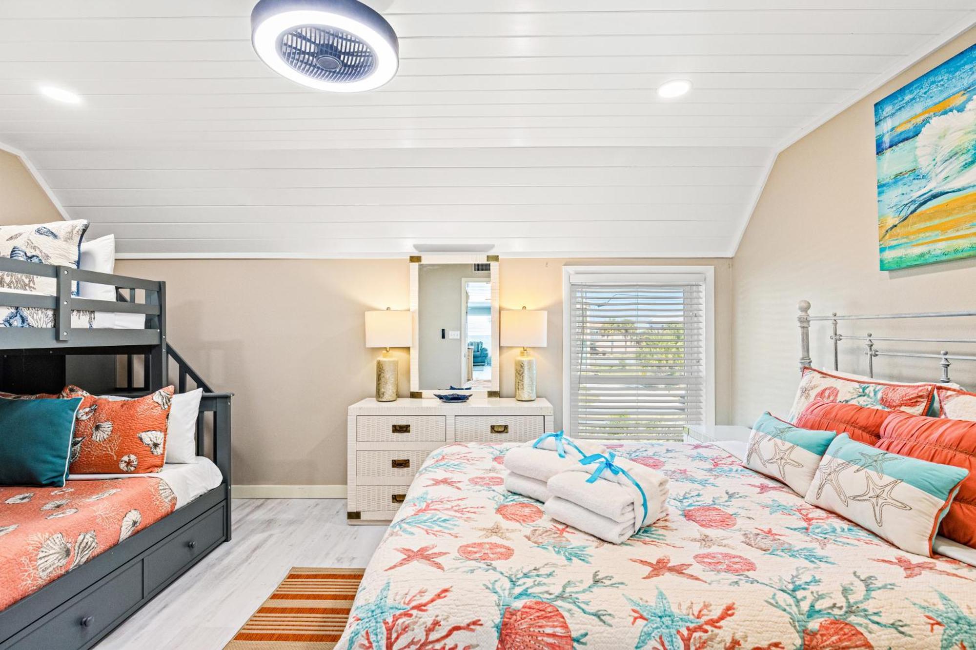 Holiday home 3br, 3ba Beachfront Townhome! Sleeps 11! Ocean View! Steps To The Beach! Panama City Beach