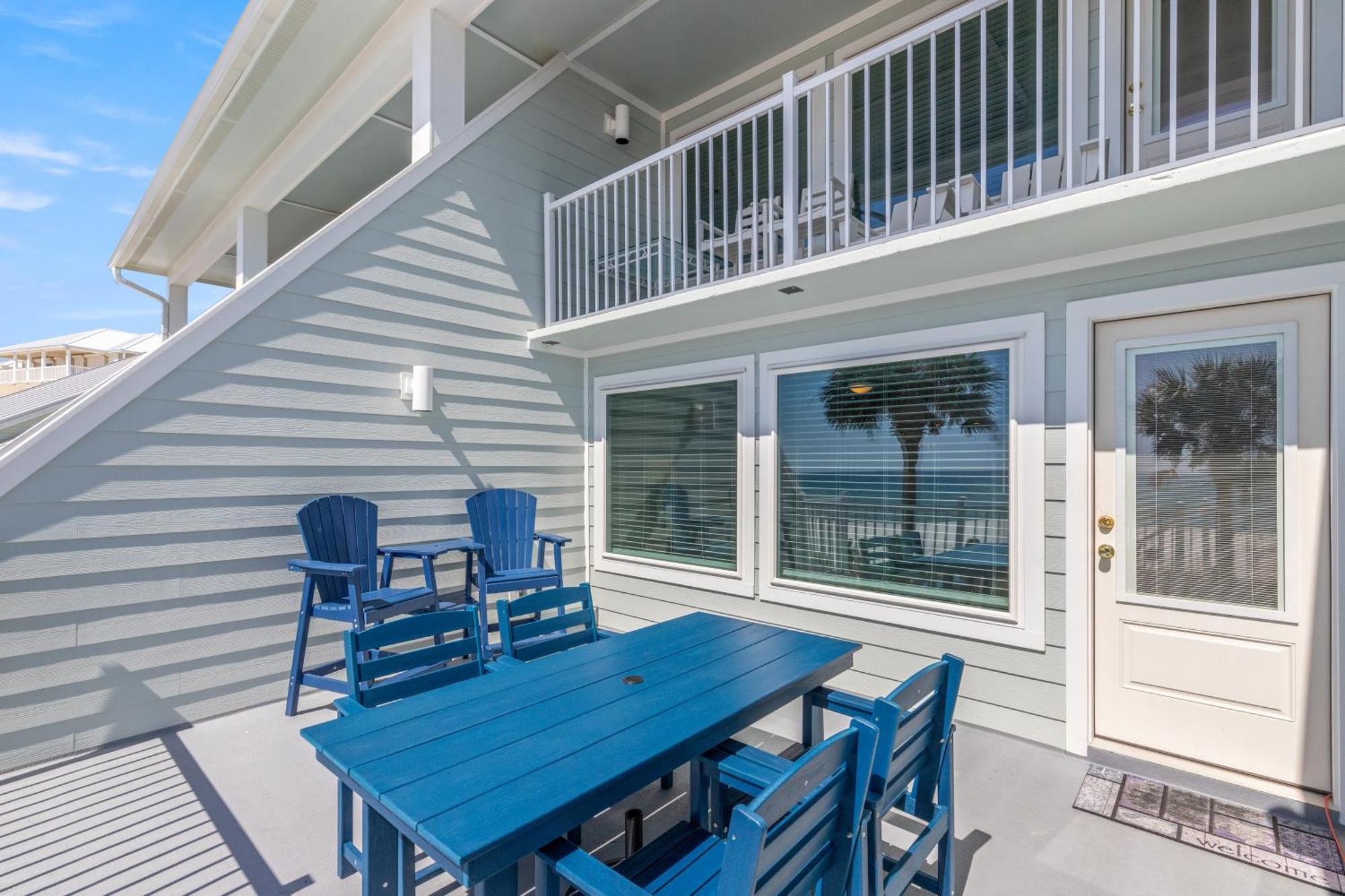 3br, 3ba Beachfront Townhome! Sleeps 11! Ocean View! Steps To The Beach! Holiday home