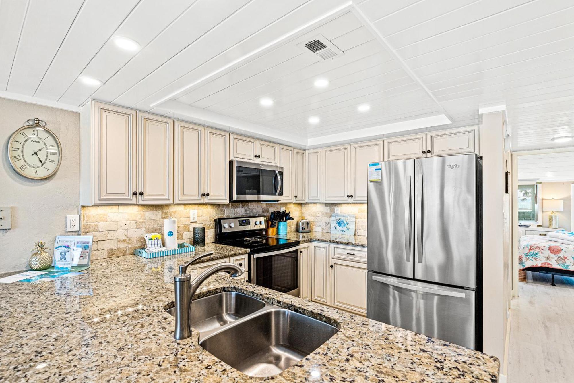 Holiday home 3br, 3ba Beachfront Townhome! Sleeps 11! Ocean View! Steps To The Beach! Panama City Beach