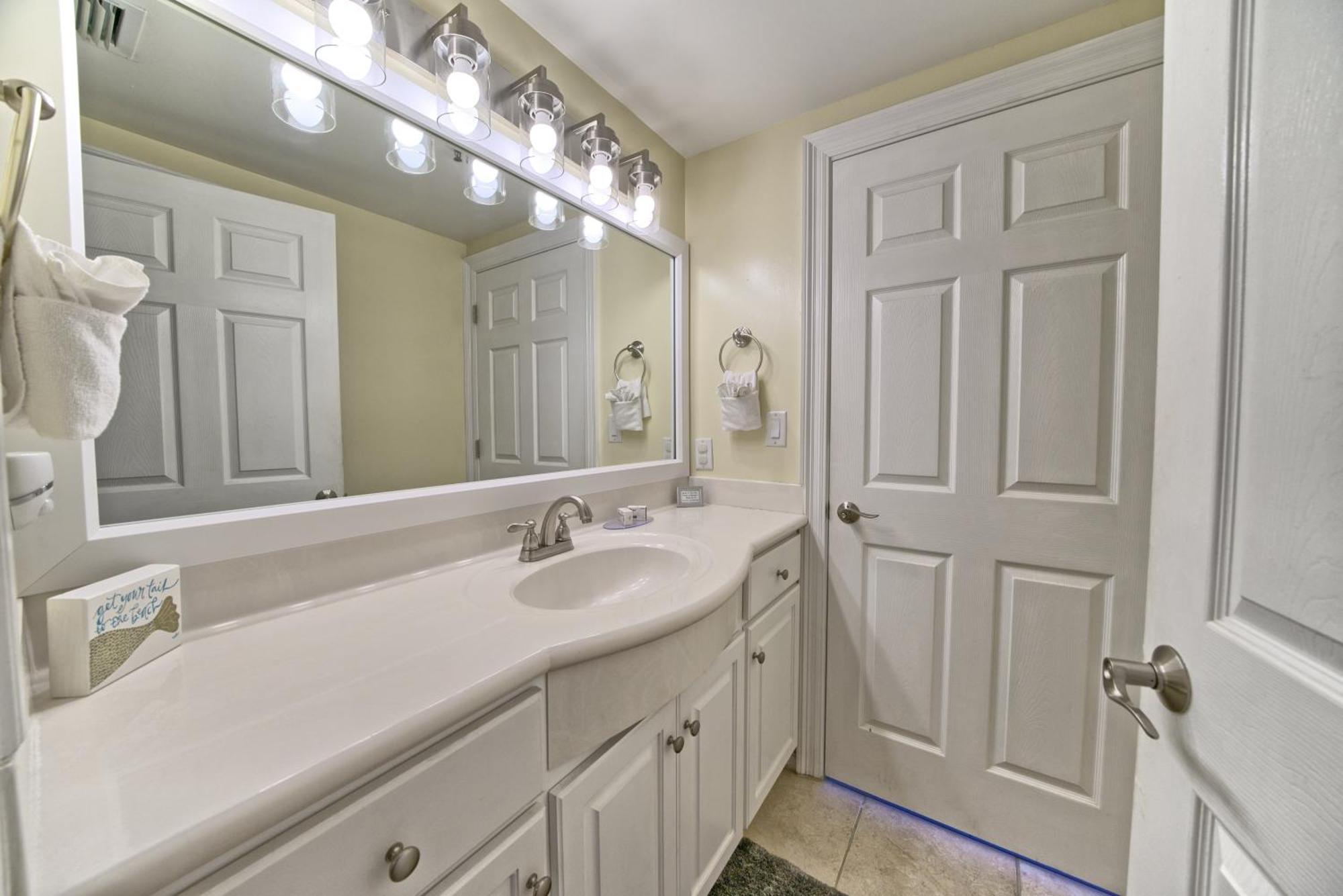 Roomy With Pool And Access - Unit 0502 Apartment Panama City Beach