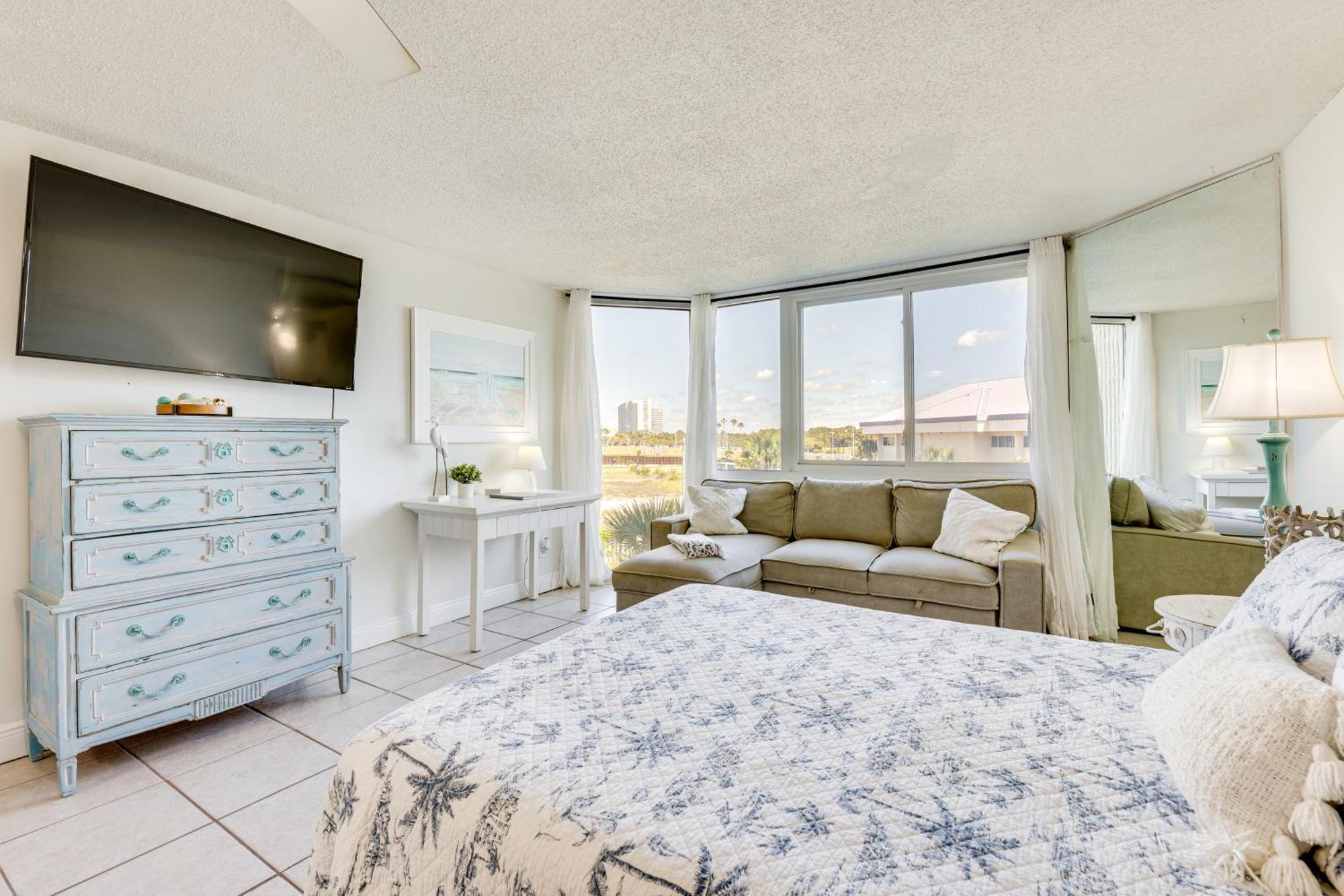 Panama With Amenities! *