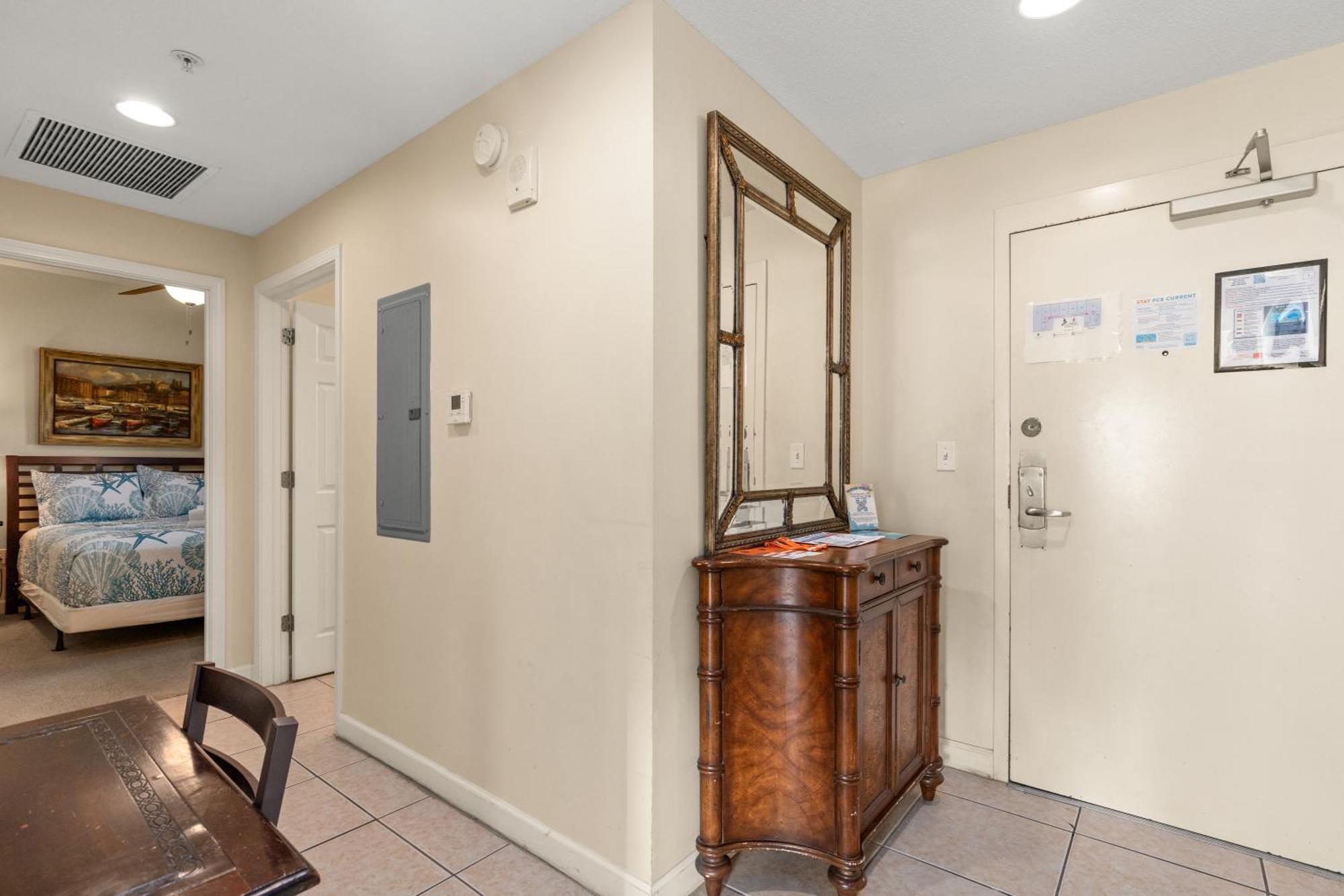 Beachfront Bliss Awaits: 2-bed, 2-bath At Sterling Reef - Sleeps 6! Holiday home Panama City Beach
