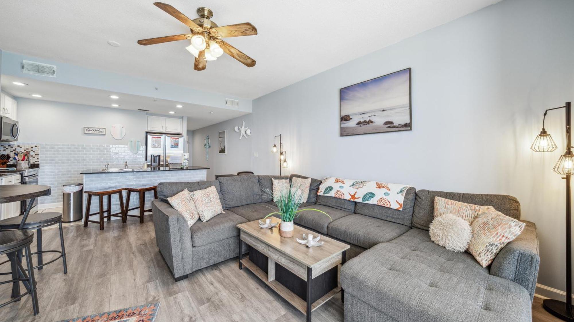 Emerald Chic Beachfront 2 Bdr 4 Seats And A Cannope On Us * Panama City Beach