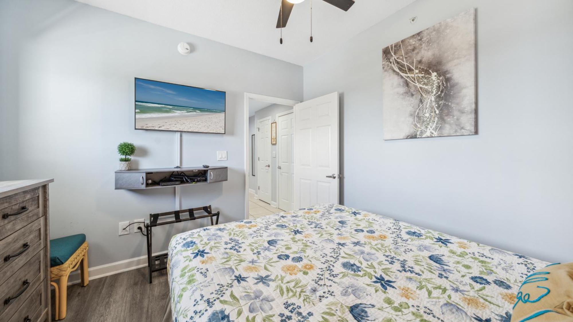 Apartment Emerald Chic Beachfront 2 Bdr 4 Seats And A Cannope On Us