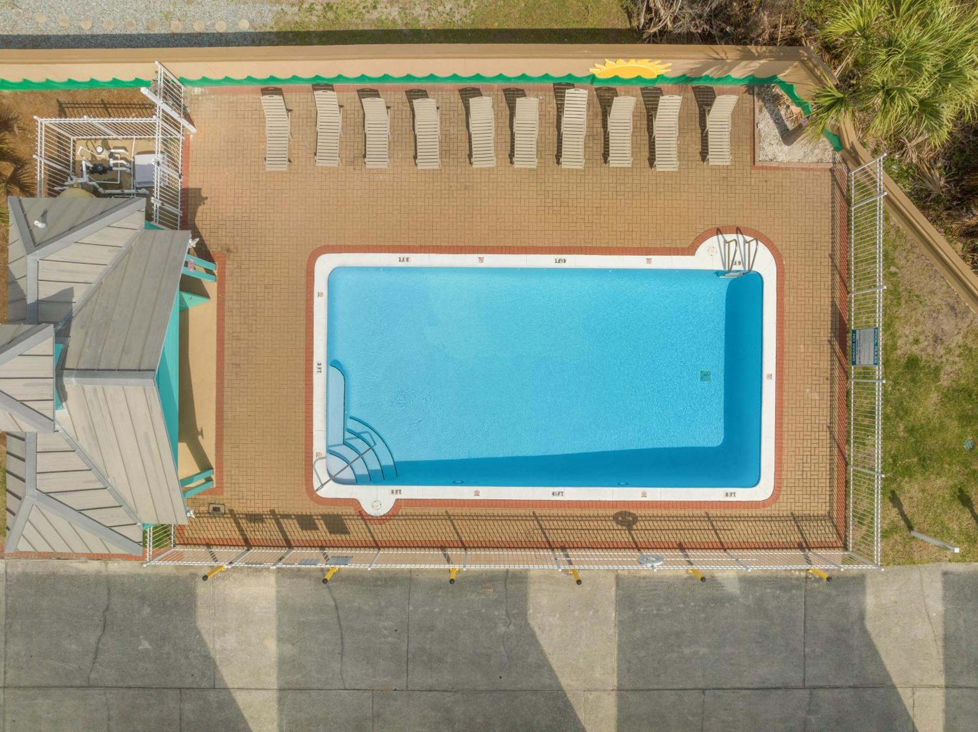 Across Street From - Close To Pier Park - Sleeps 6! Holiday home *