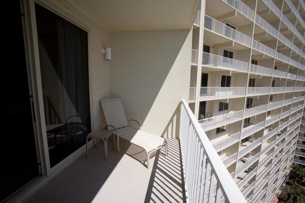 1208 Shores Of Panama *
