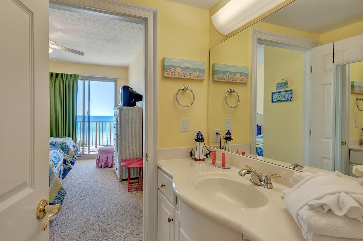 Oceanfront With Spacious Balcony - Unit 0306 Apartment *
